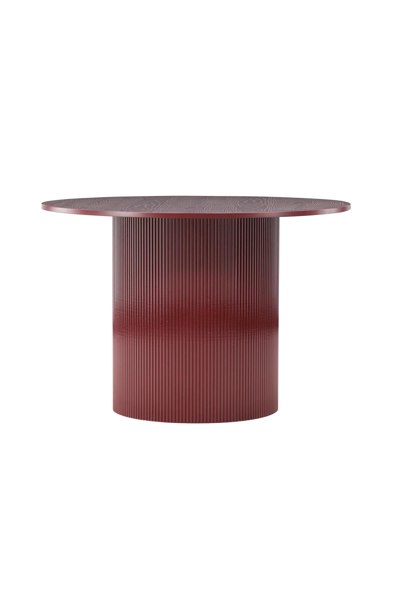 Gestalten Sie Ihr Esszimmer stilvoll mit dem Lenox Esstisch von Venture Home in luxuriösem Burgunderrot. Ideal für unvergessliche Momente!