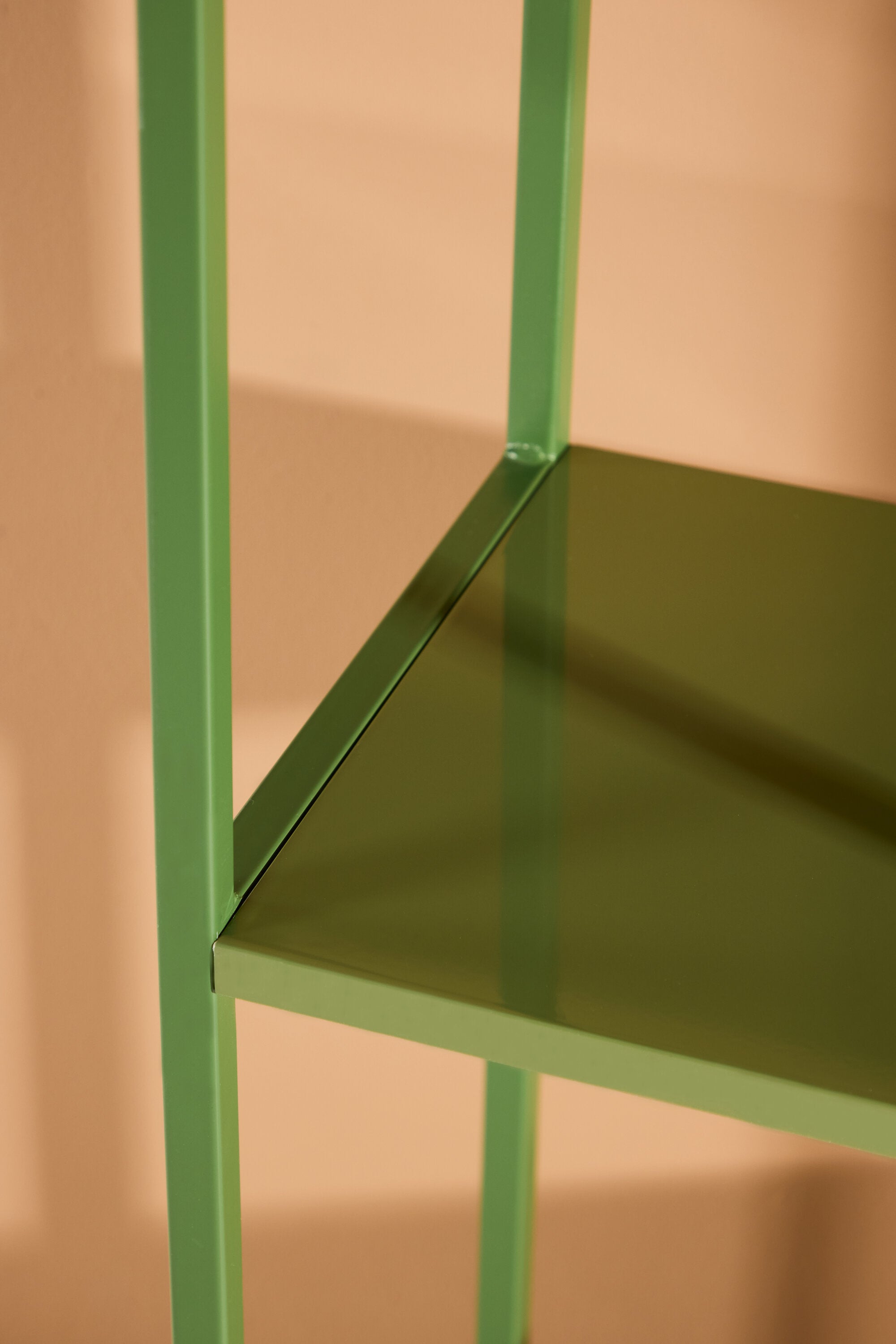 Staalregal in Grün präsentiert im Onlineshop von KAQTU Design AG. Standregal ist von Venture Home