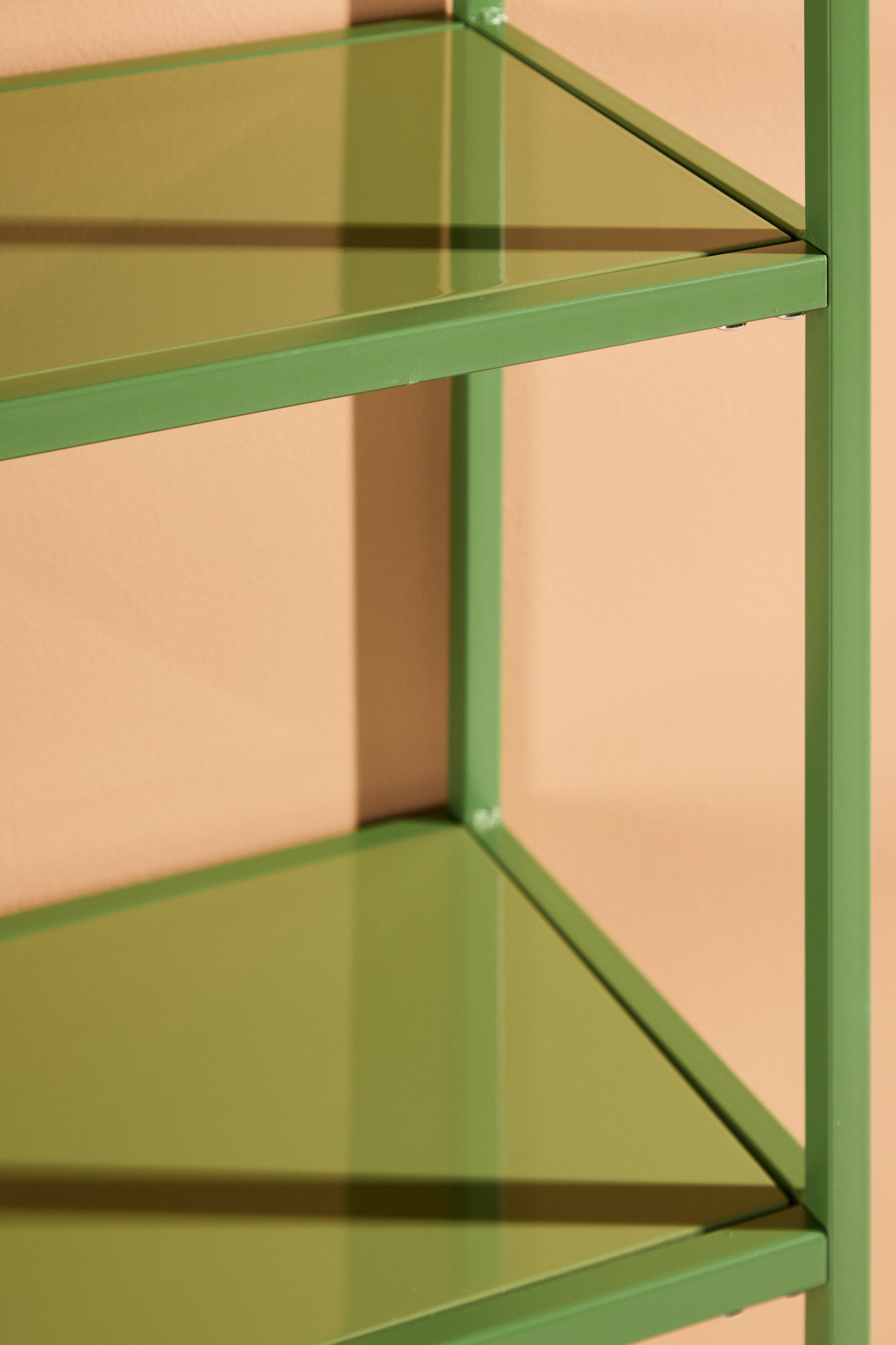 Staalregal in Grün präsentiert im Onlineshop von KAQTU Design AG. Standregal ist von Venture Home