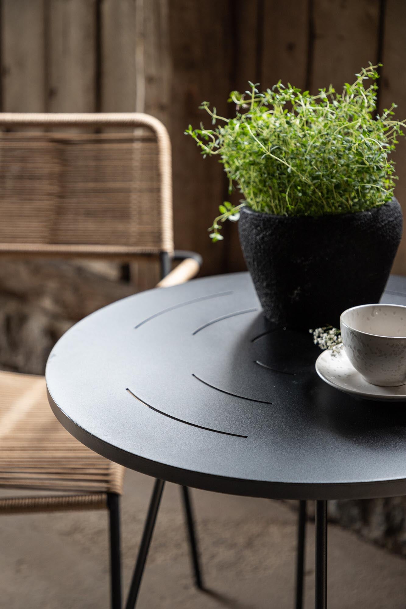 Bacong Beistelltisch in Schwarz präsentiert im Onlineshop von KAQTU Design AG. Beistelltisch Outdoor ist von Venture Home