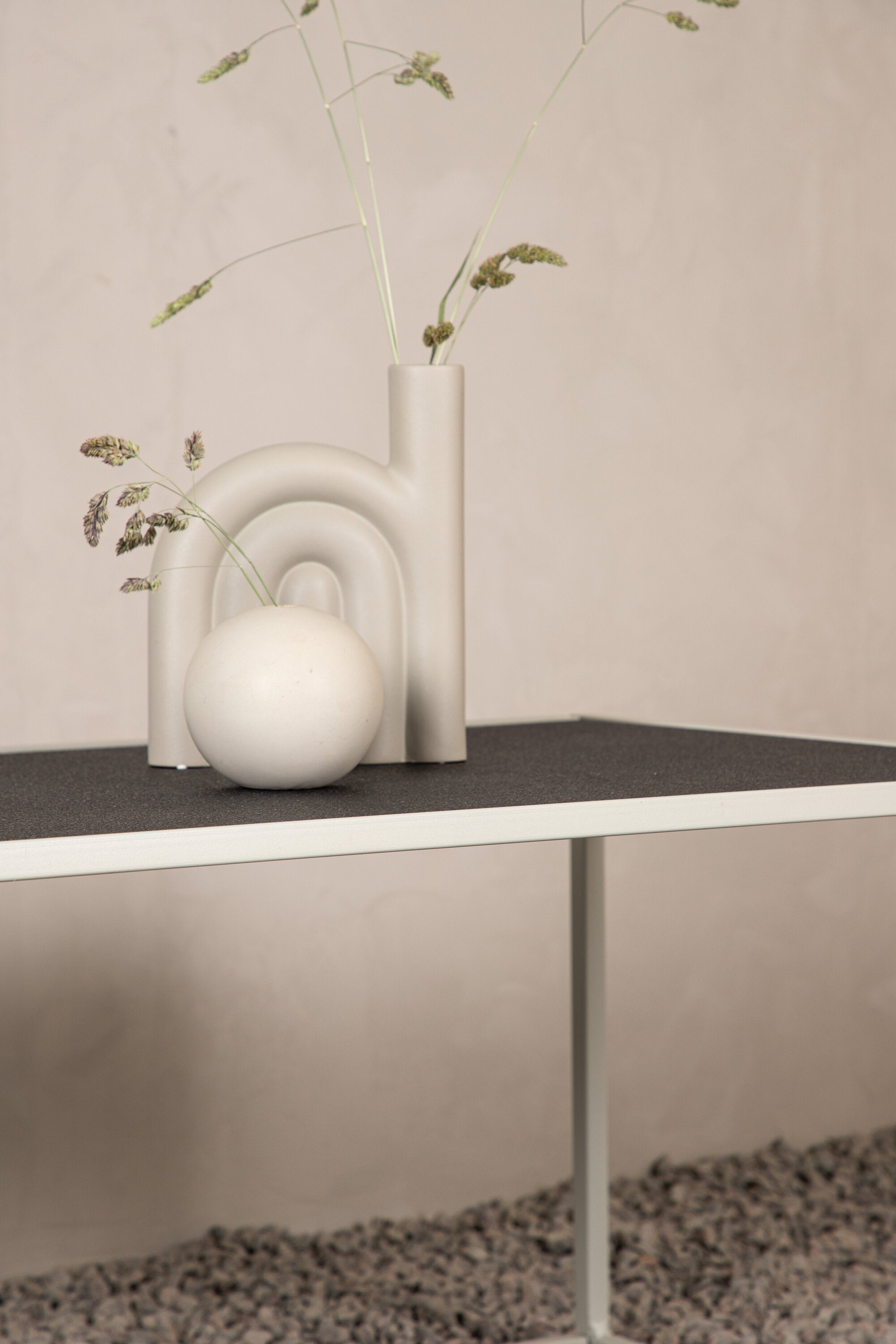 Siaton Beistelltisch in Grau präsentiert im Onlineshop von KAQTU Design AG. Beistelltisch Outdoor ist von Venture Home