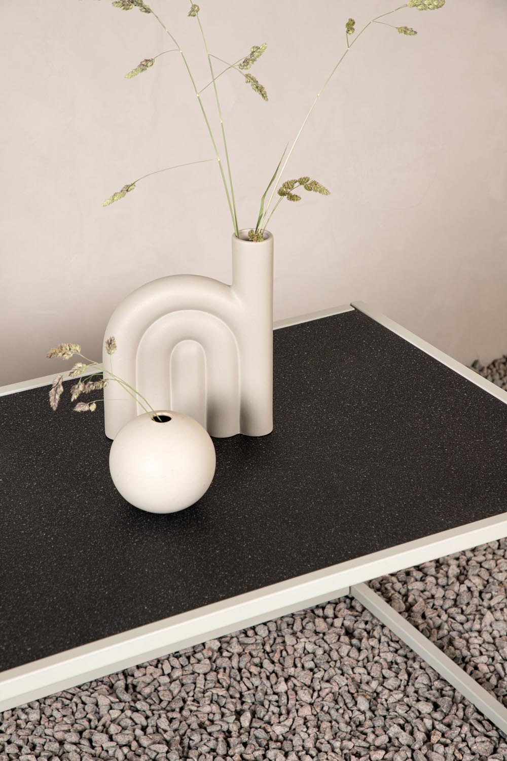 Siaton Beistelltisch in Grau präsentiert im Onlineshop von KAQTU Design AG. Beistelltisch Outdoor ist von Venture Home