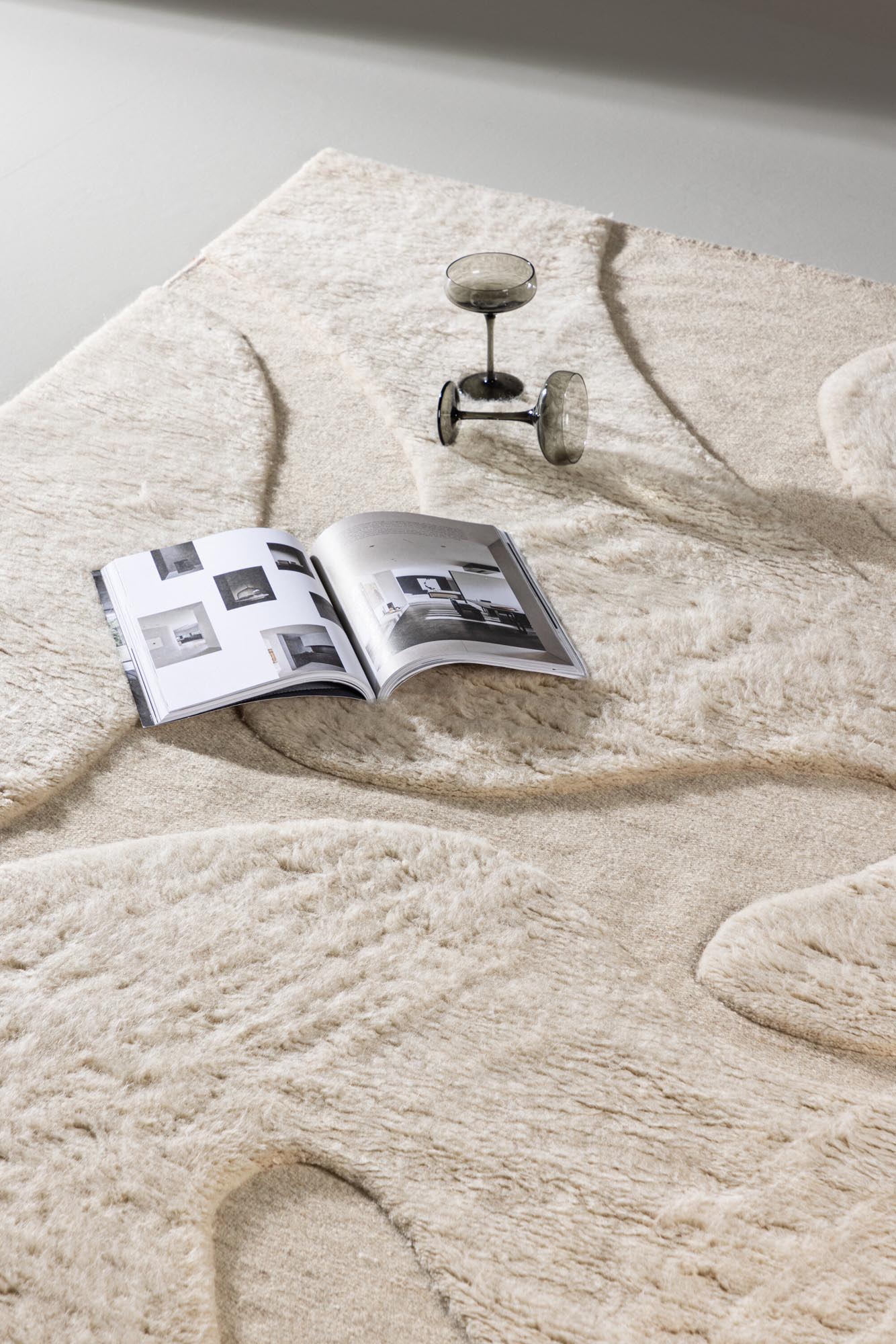 Boone Teppich: Zeitlose Beige-Nuancen für Ihr stilvolles Heim.