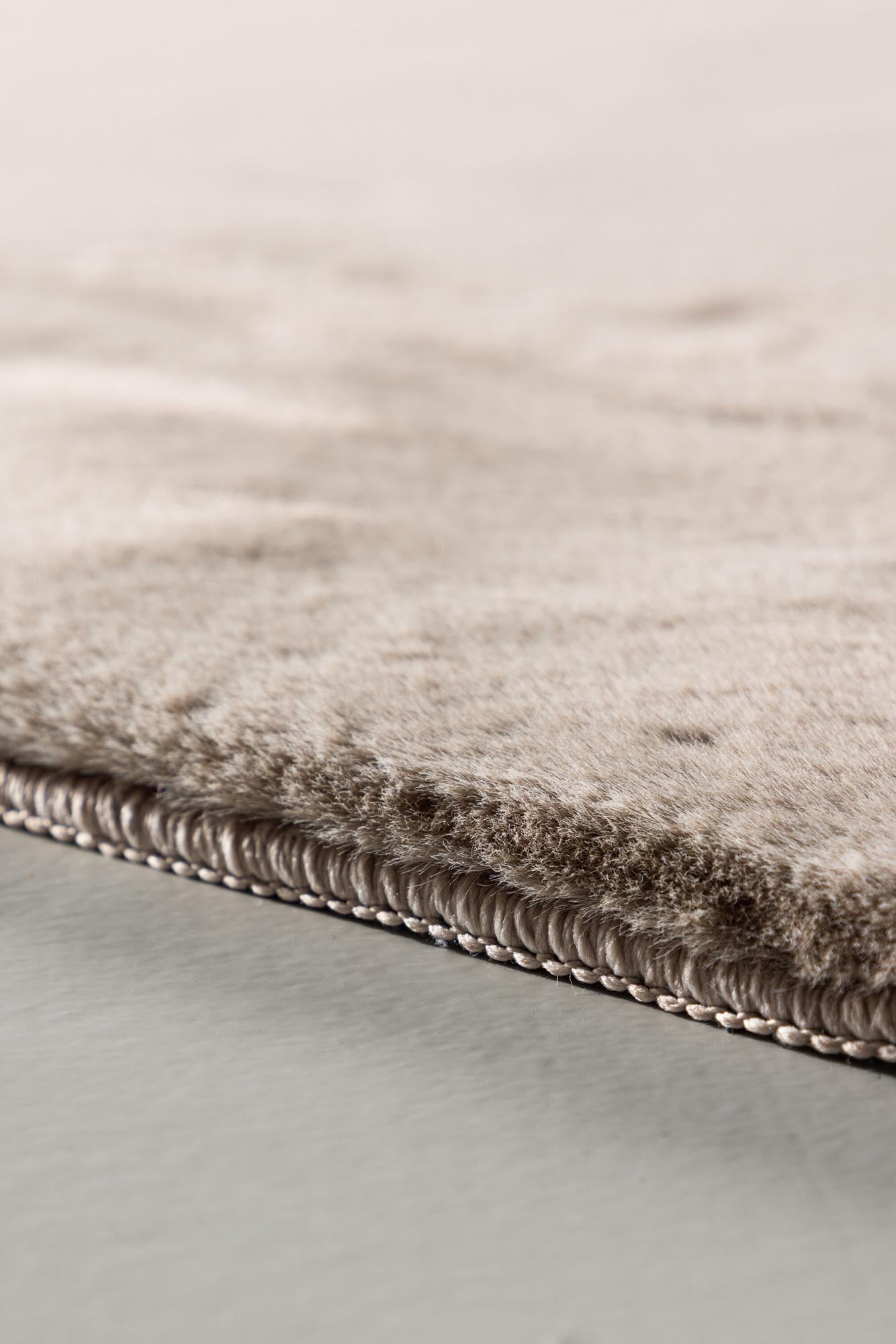 Leni Teppich: Harmonische Akzente für Ihr individuelles Wohnambiente.