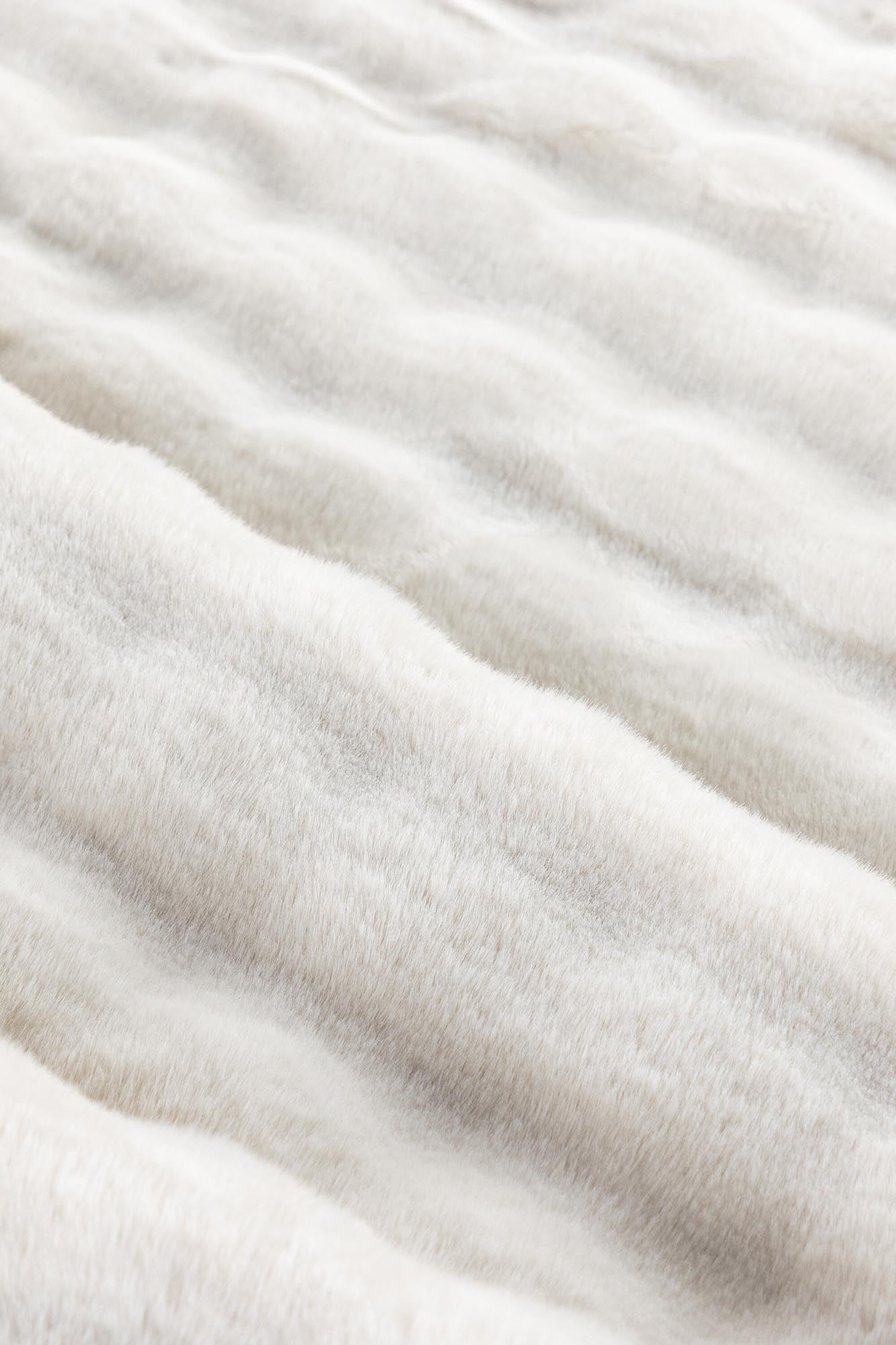 Novis Teppich von Venture Home: Modernes Design trifft auf Gemütlichkeit.