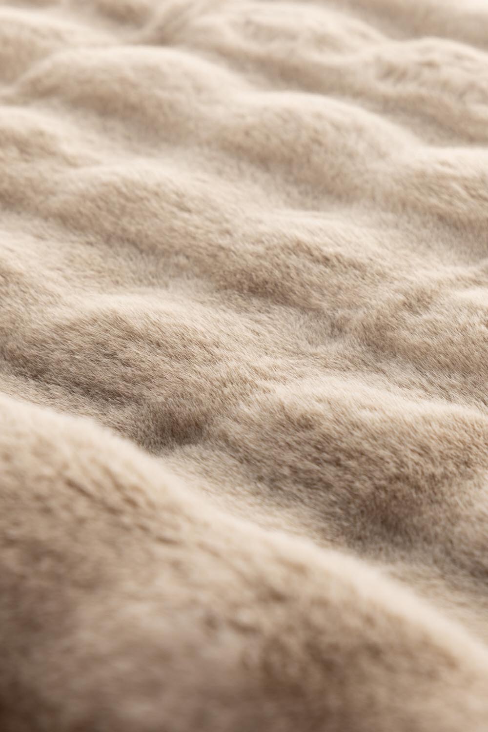 Novis Teppich in Beige präsentiert im Onlineshop von KAQTU Design AG. Teppich ist von Venture Home