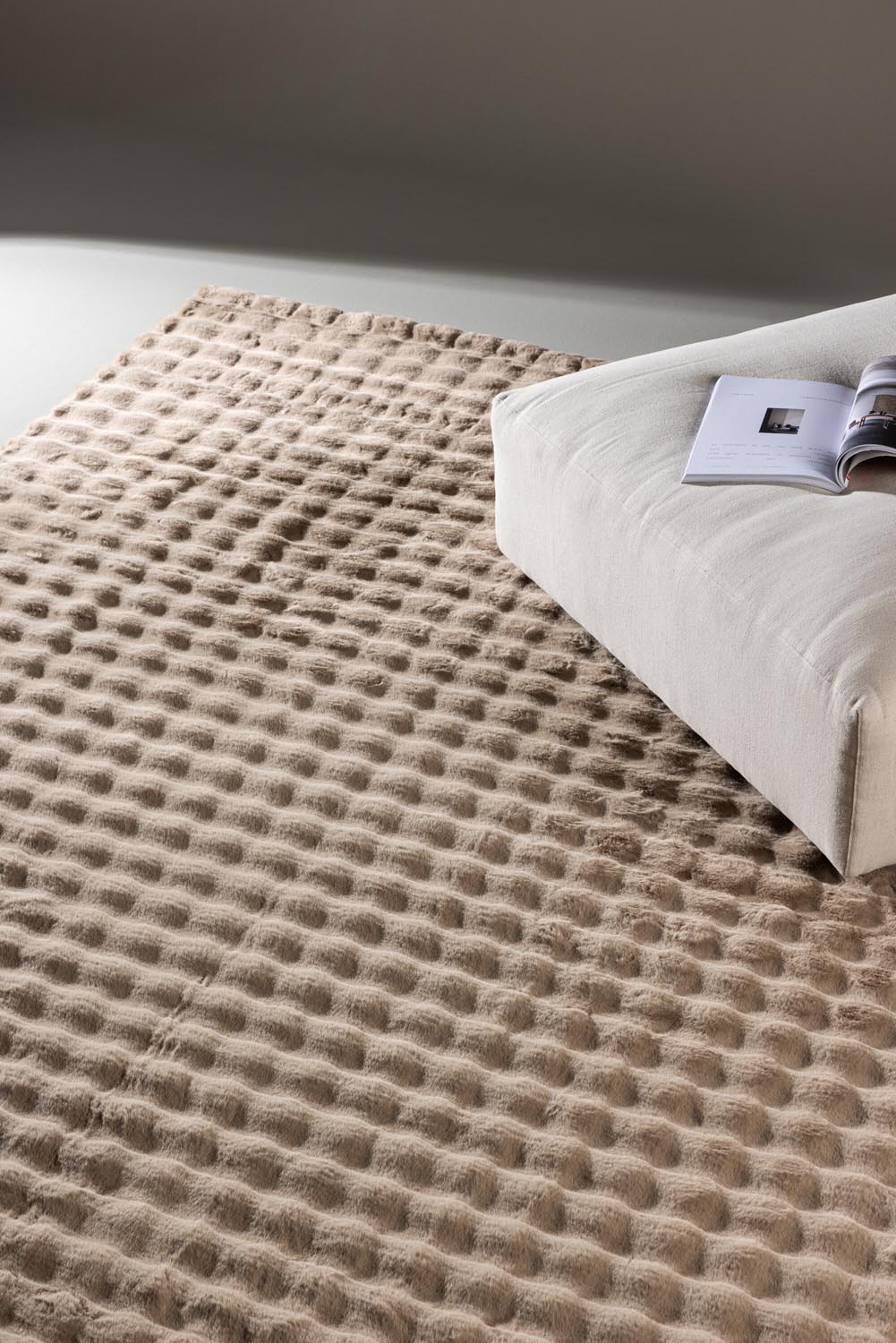 Novis Teppich in Beige präsentiert im Onlineshop von KAQTU Design AG. Teppich ist von Venture Home