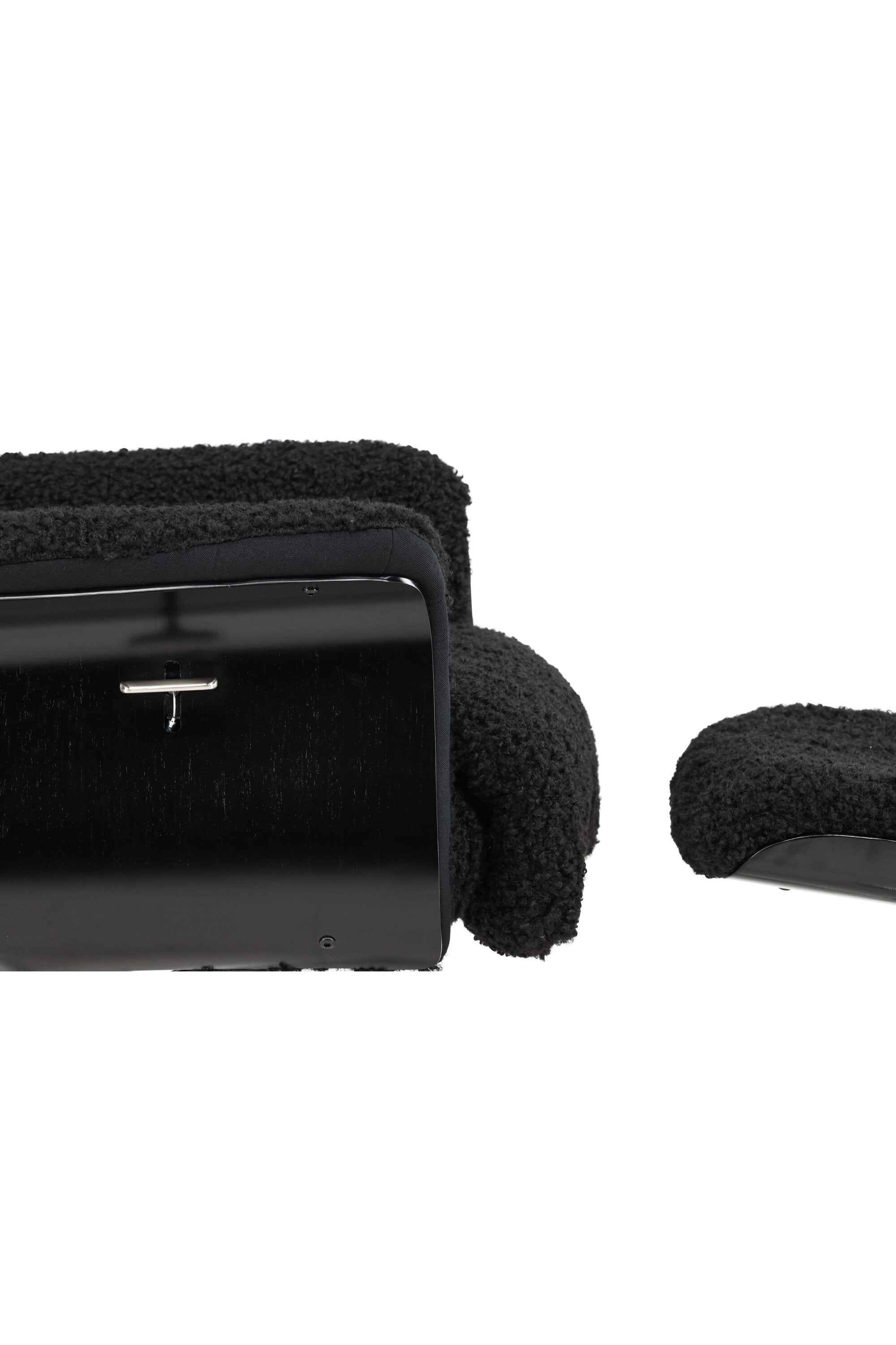 Hagön-Sessel: Dunkelgrauer Komfort mit verstellbarer Lehne und Fusshocker, nordisches Design mit Chromakzenten.