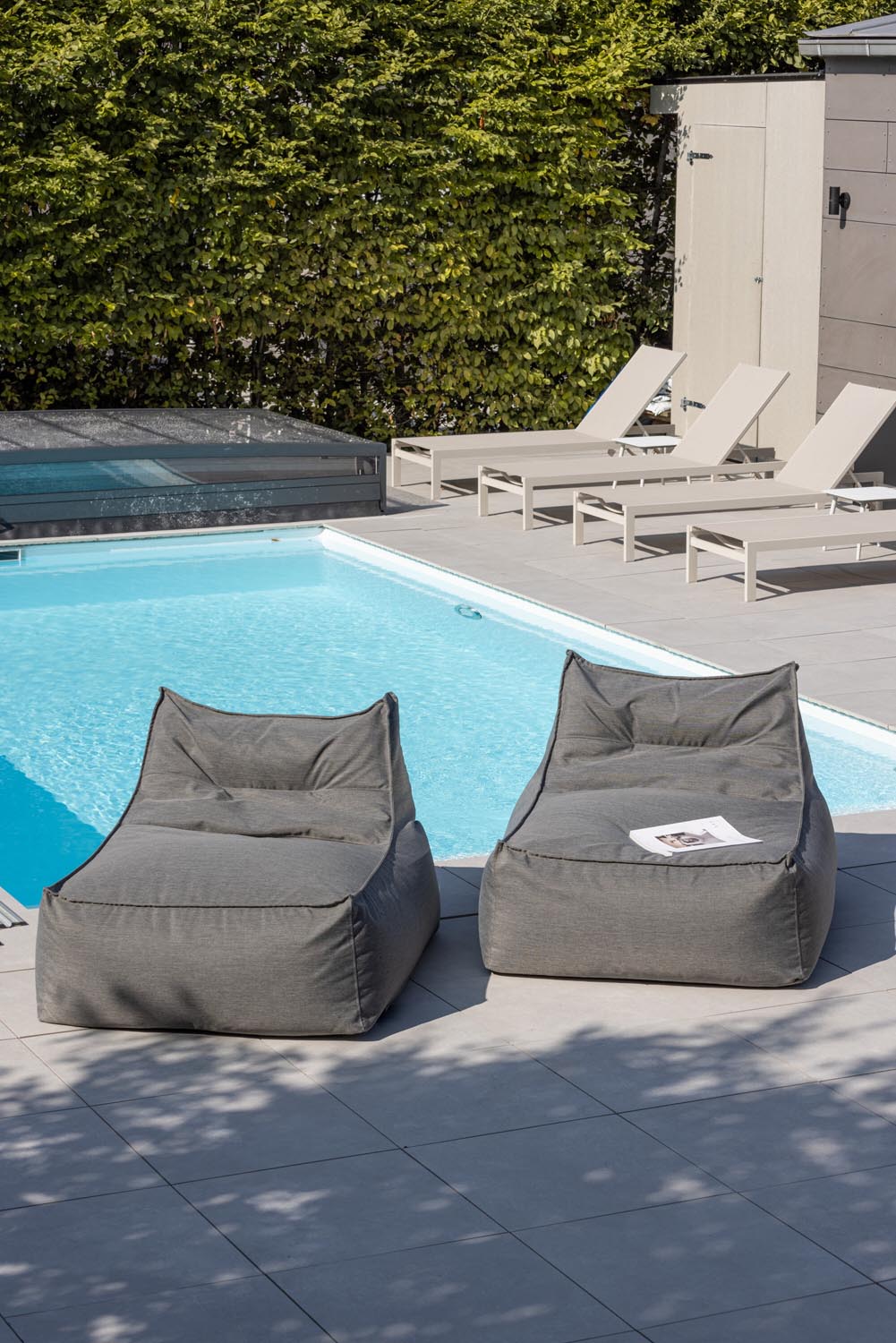 Redang Lounge Stuhl in Dunkelgrau präsentiert im Onlineshop von KAQTU Design AG. Outdoor-Sessel ist von Venture Home