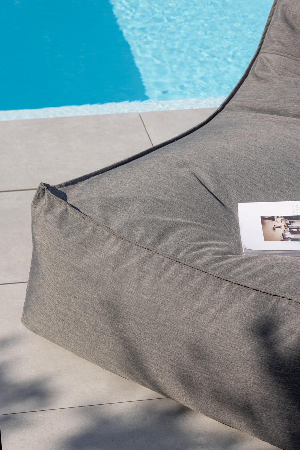 Redang Lounge Stuhl in Dunkelgrau präsentiert im Onlineshop von KAQTU Design AG. Outdoor-Sessel ist von Venture Home
