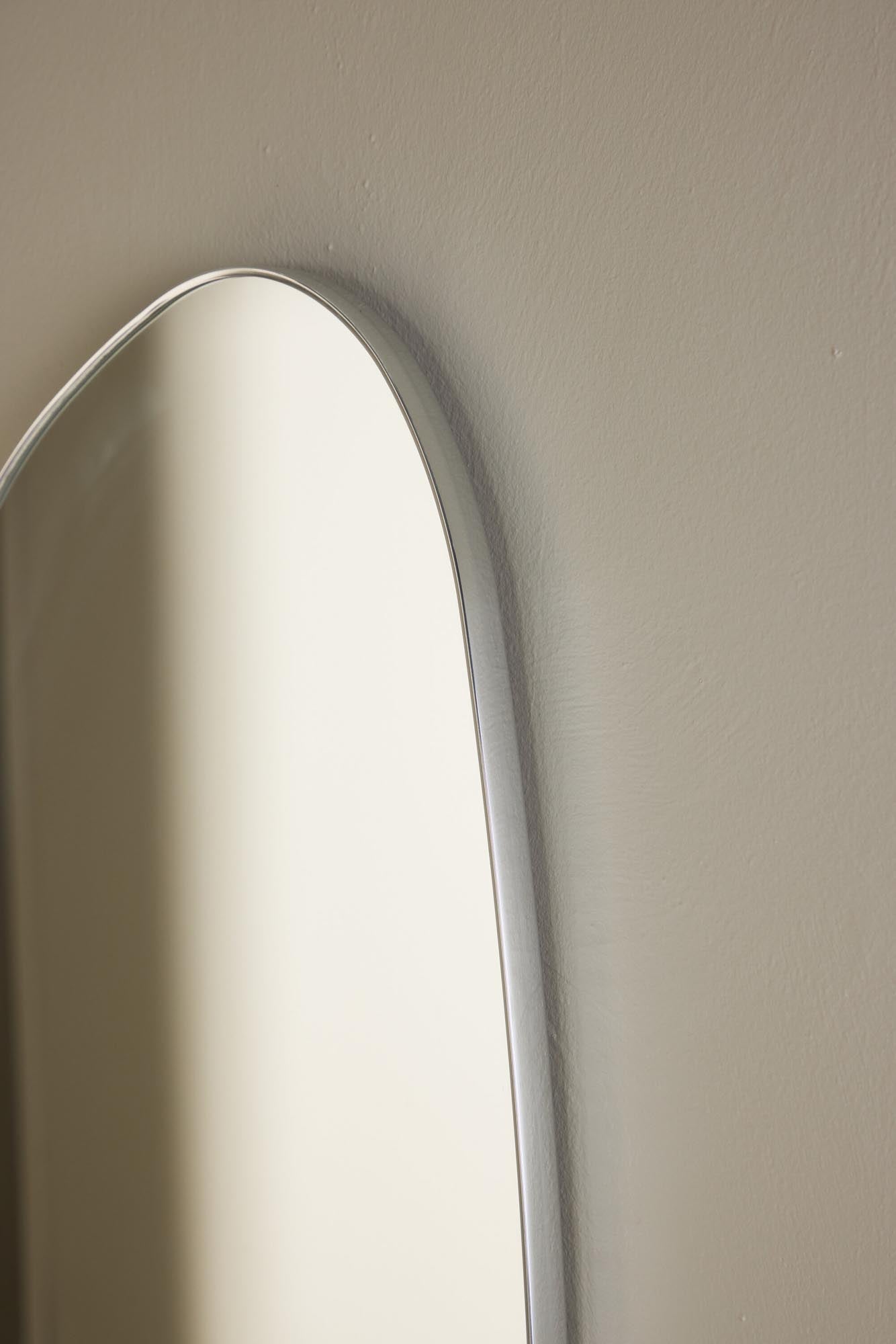 Askersund Spiegel Small von Venture Home: Stilvoller Wandspiegel, platzsparend, perfekt für zeitgemässe Wohnräume und vielseitig kombinierbar.