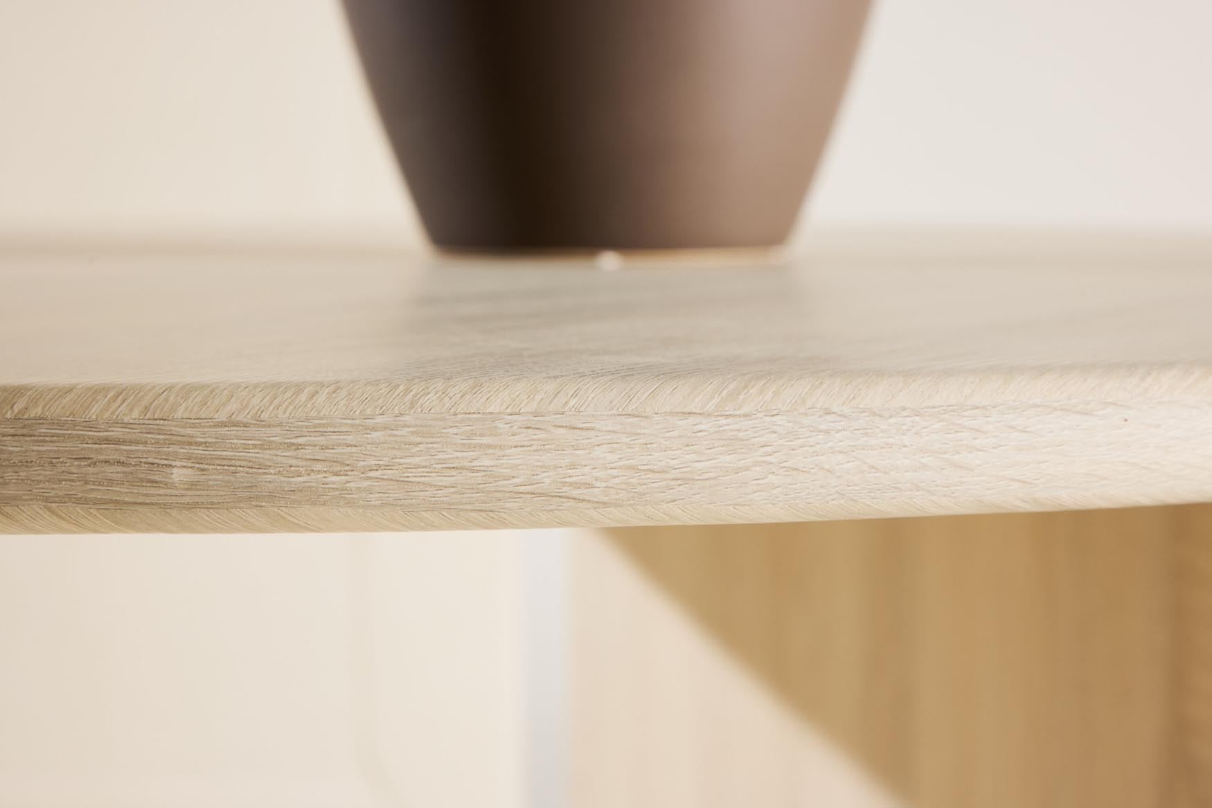 Björholmen Esstisch ⌀120 in Whitewash präsentiert im Onlineshop von KAQTU Design AG. Esstisch ist von Vind