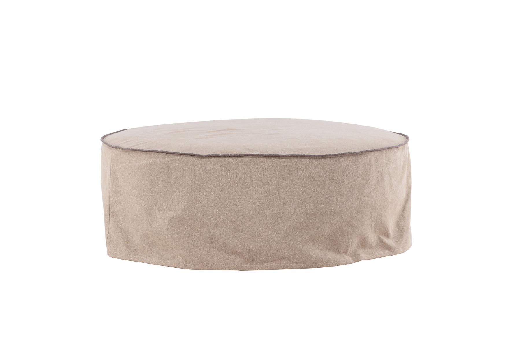 Entdecke den Vindö Ottoman ⌀101: Elegantes Design, bequeme Sitzgelegenheit und praktische Ablagefläche für jeden Wohnstil.