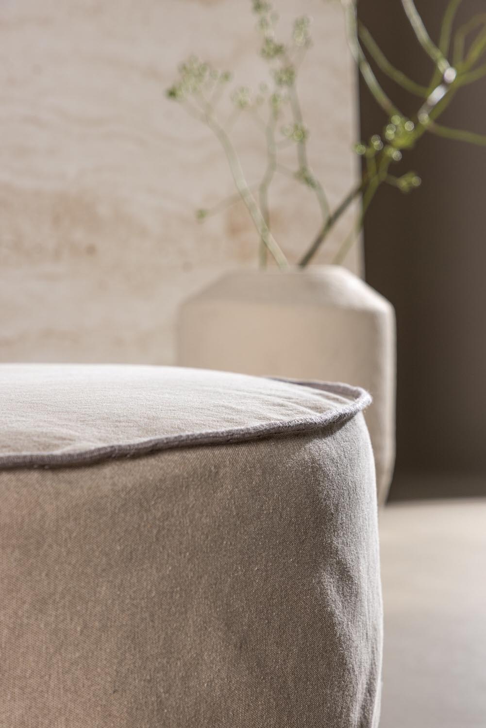 Vindö Ottoman ⌀101 in Brown Linen präsentiert im Onlineshop von KAQTU Design AG. Ottoman ist von Vind