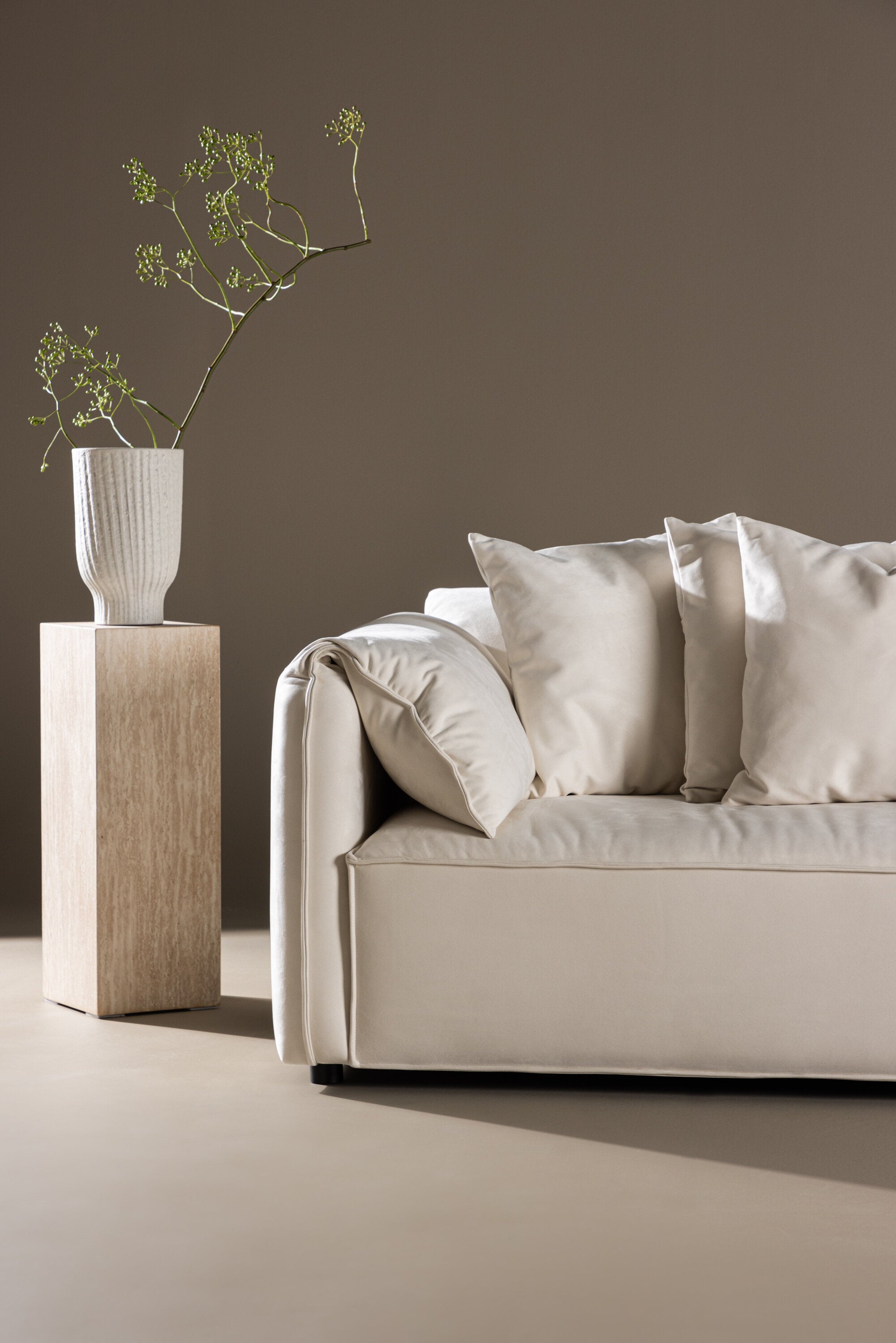Torekov 3 Seater Sofa in Beige Mocca Look präsentiert im Onlineshop von KAQTU Design AG. 3er Sofa ist von Vind