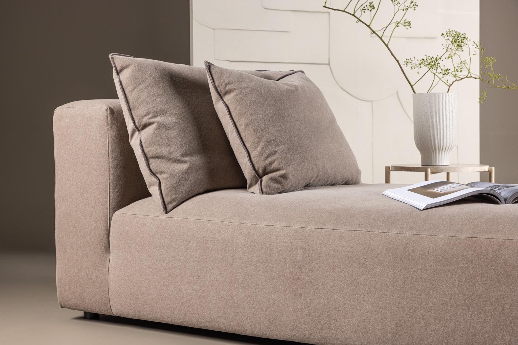 Erleben Sie das Malö Daybed von Vind – stilvoll, vielseitig und perfekt als Sessel oder gemütliches Tagesbett für Ihr Zuhause.