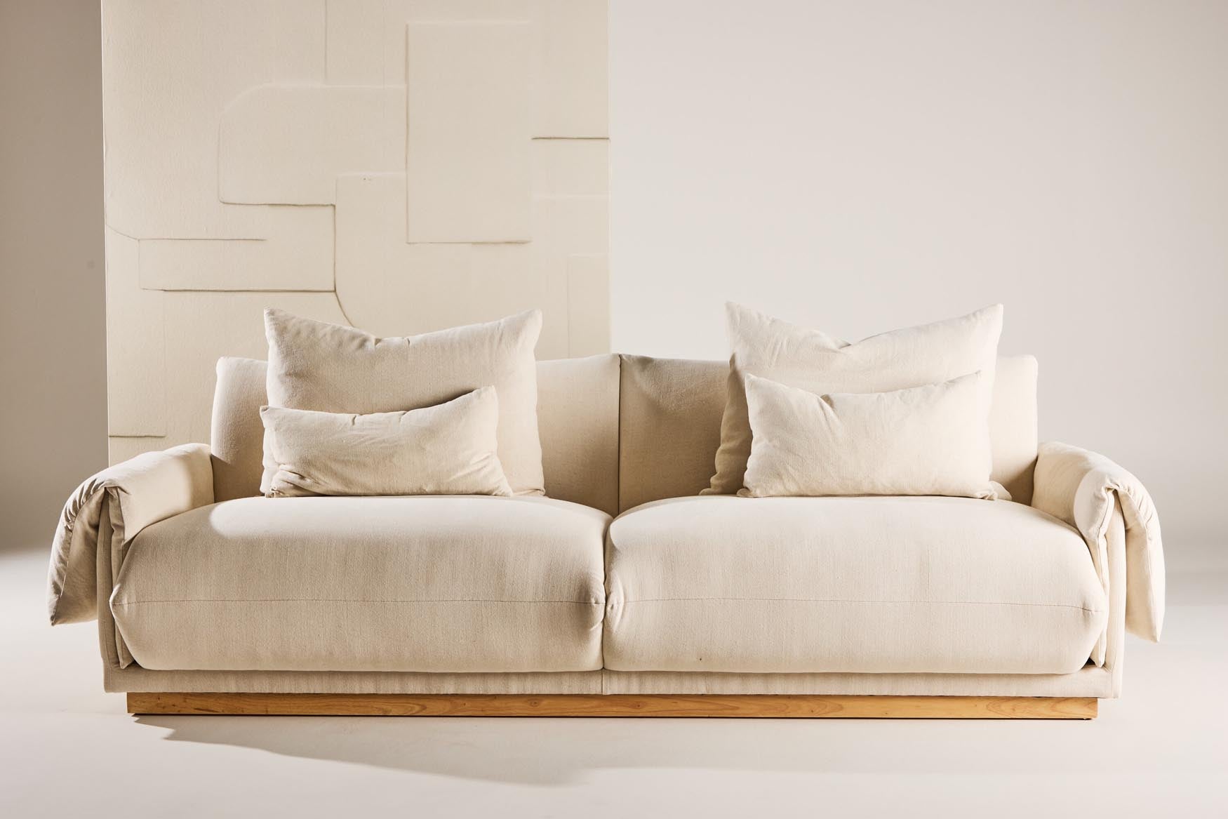 Mollösund 3 Seater in Beige Linen präsentiert im Onlineshop von KAQTU Design AG. 3er Sofa ist von Vind