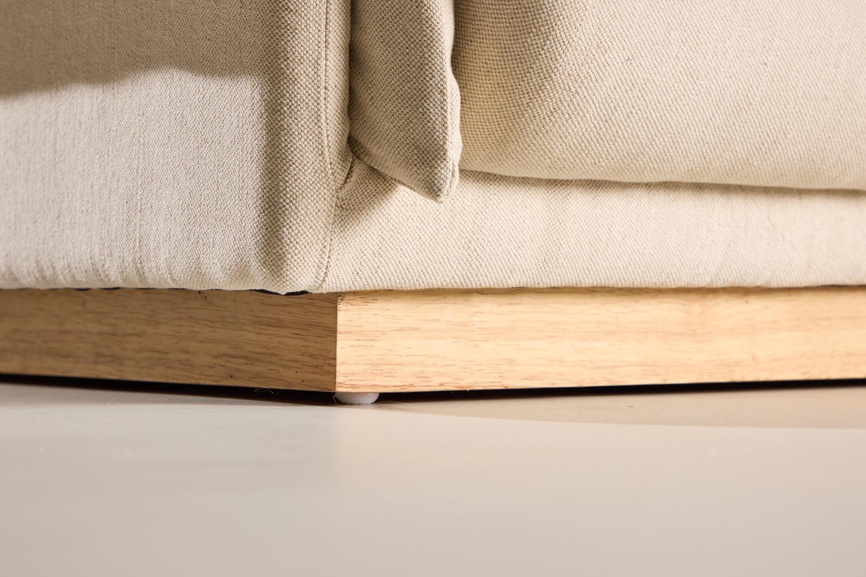 Mollösund 1 Seater in Beige Linen präsentiert im Onlineshop von KAQTU Design AG. Sessel mit Armlehnen ist von Vind