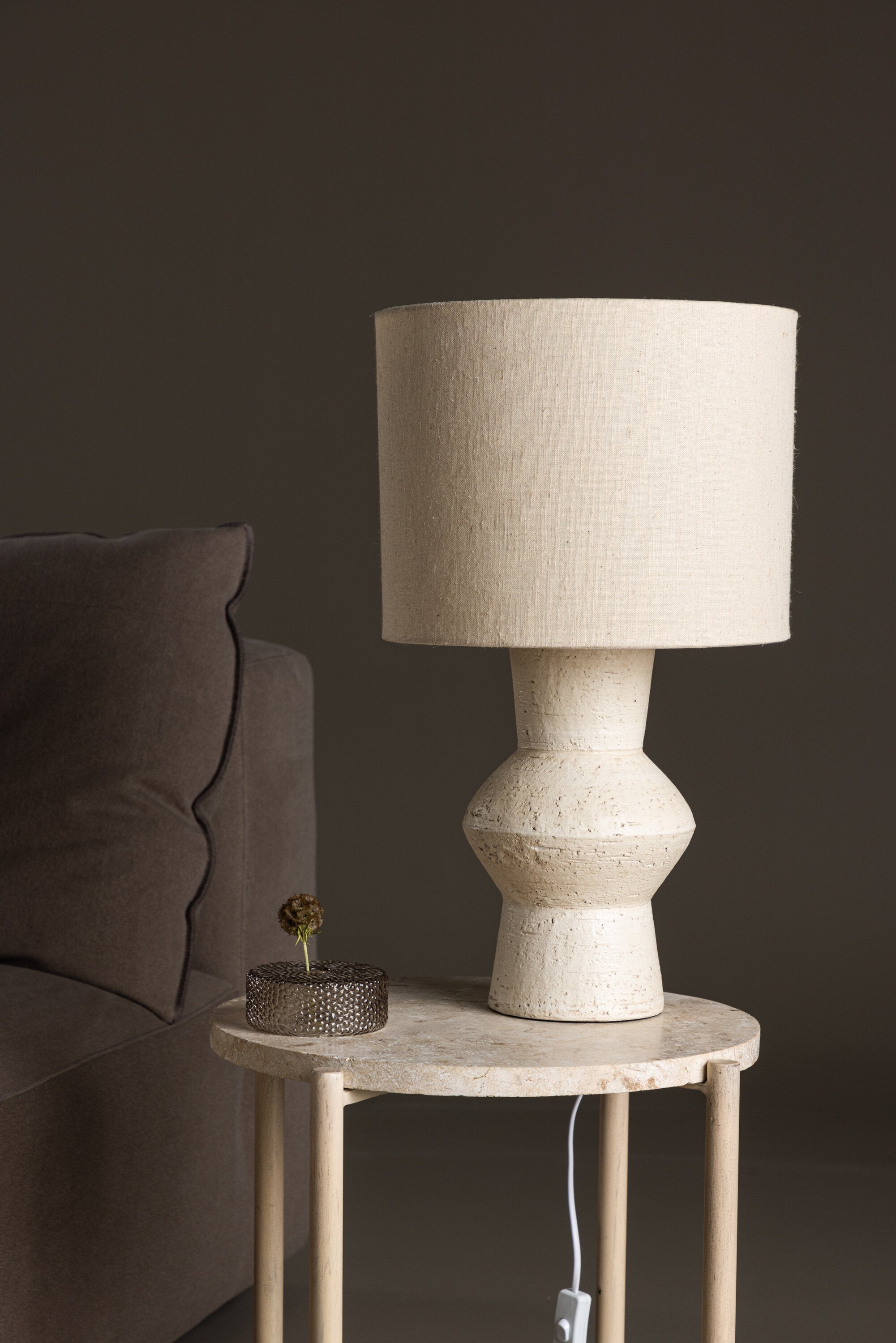 Valön Tischleuchte ⌀30 in Terracotta / Ivory Jute präsentiert im Onlineshop von KAQTU Design AG. Tischleuchte ist von Vind