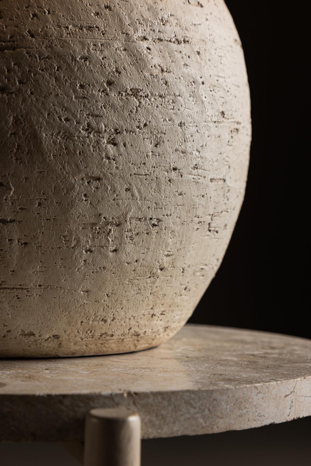 Tjörn Tischleuchte ⌀40 in Terracotta / White präsentiert im Onlineshop von KAQTU Design AG. Tischleuchte ist von Vind