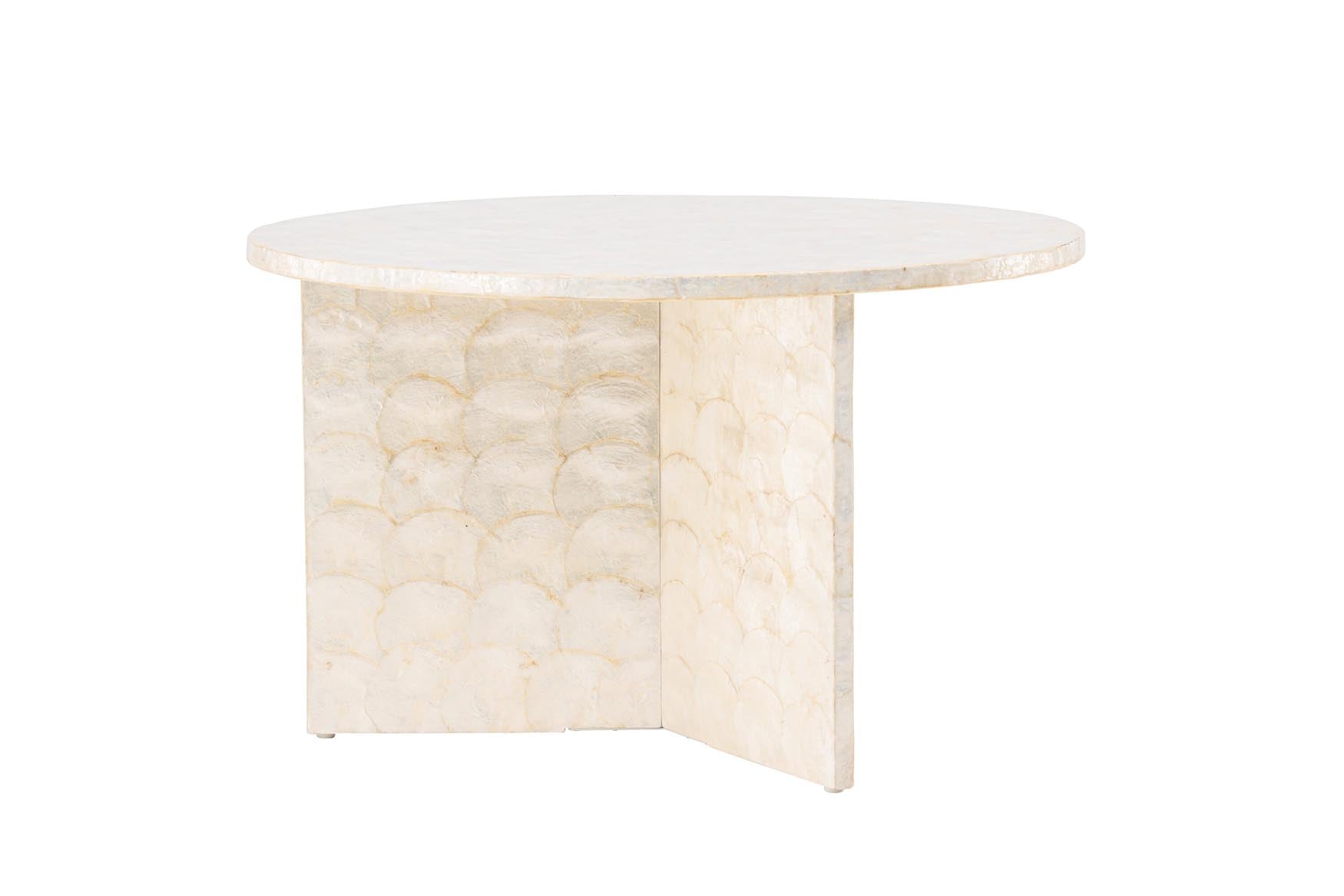 Der Smögen Sofatisch von Vind vereint elegantes Design und Funktionalität. Aus edlen Materialien gefertigt, ist er der perfekte Begleiter für Ihr modernes Zuhause.