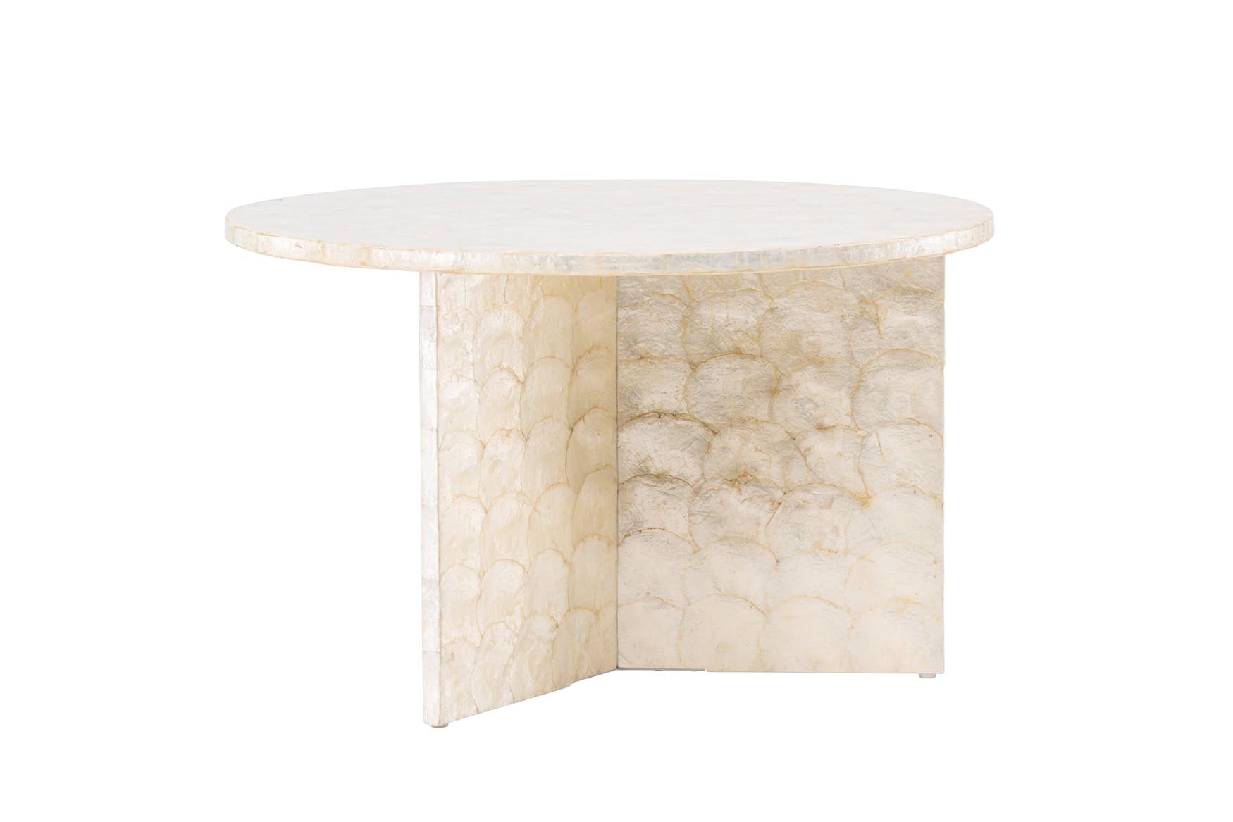 Entdecken Sie den Smögen Sofatisch von Vind: Ein eleganter Beistelltisch aus Capiz, Eisen und Sperrholz, der Stil und Funktionalität vereint.