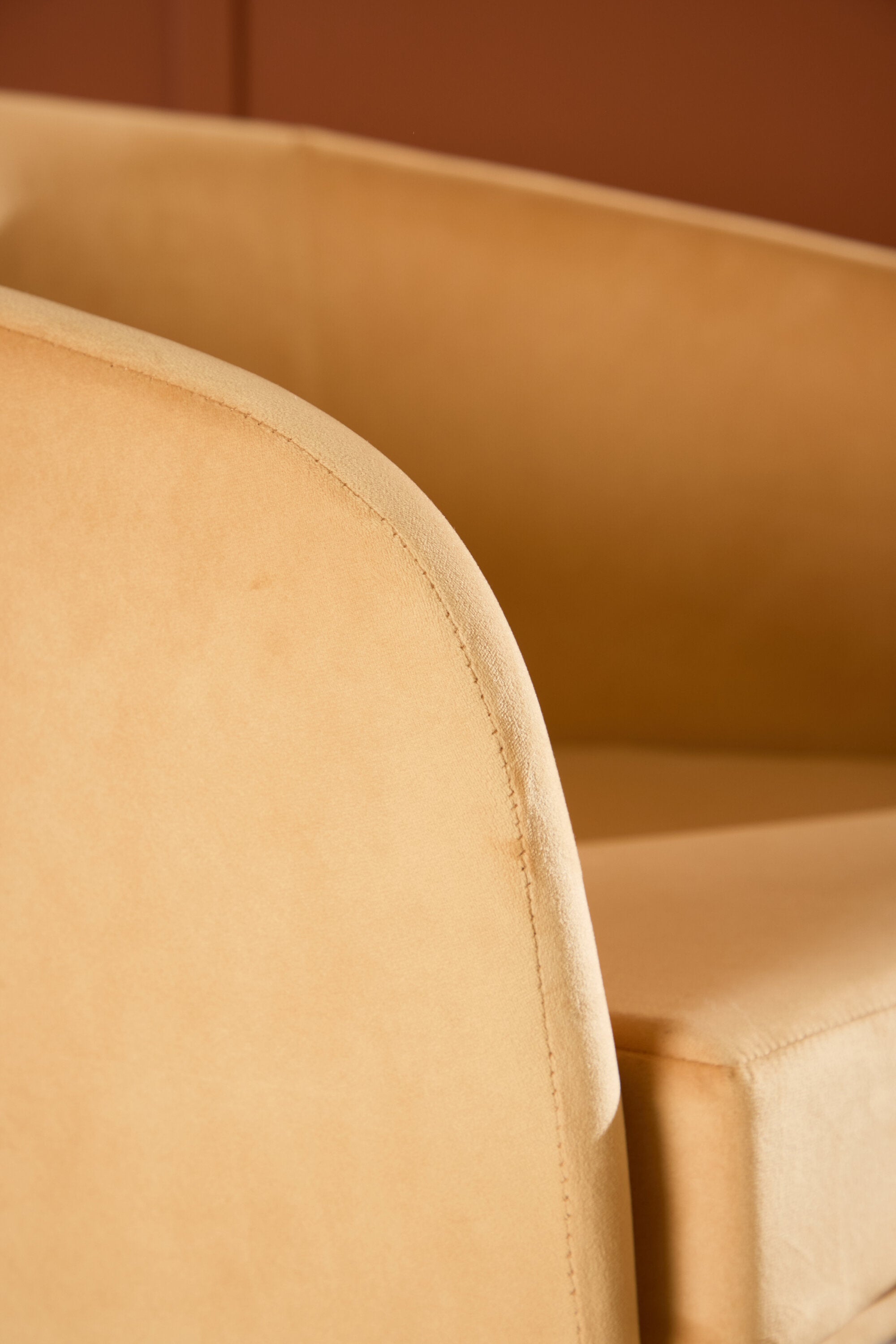 Fluffy Arm Chair in Gelb präsentiert im Onlineshop von KAQTU Design AG. Sessel ist von Venture Home