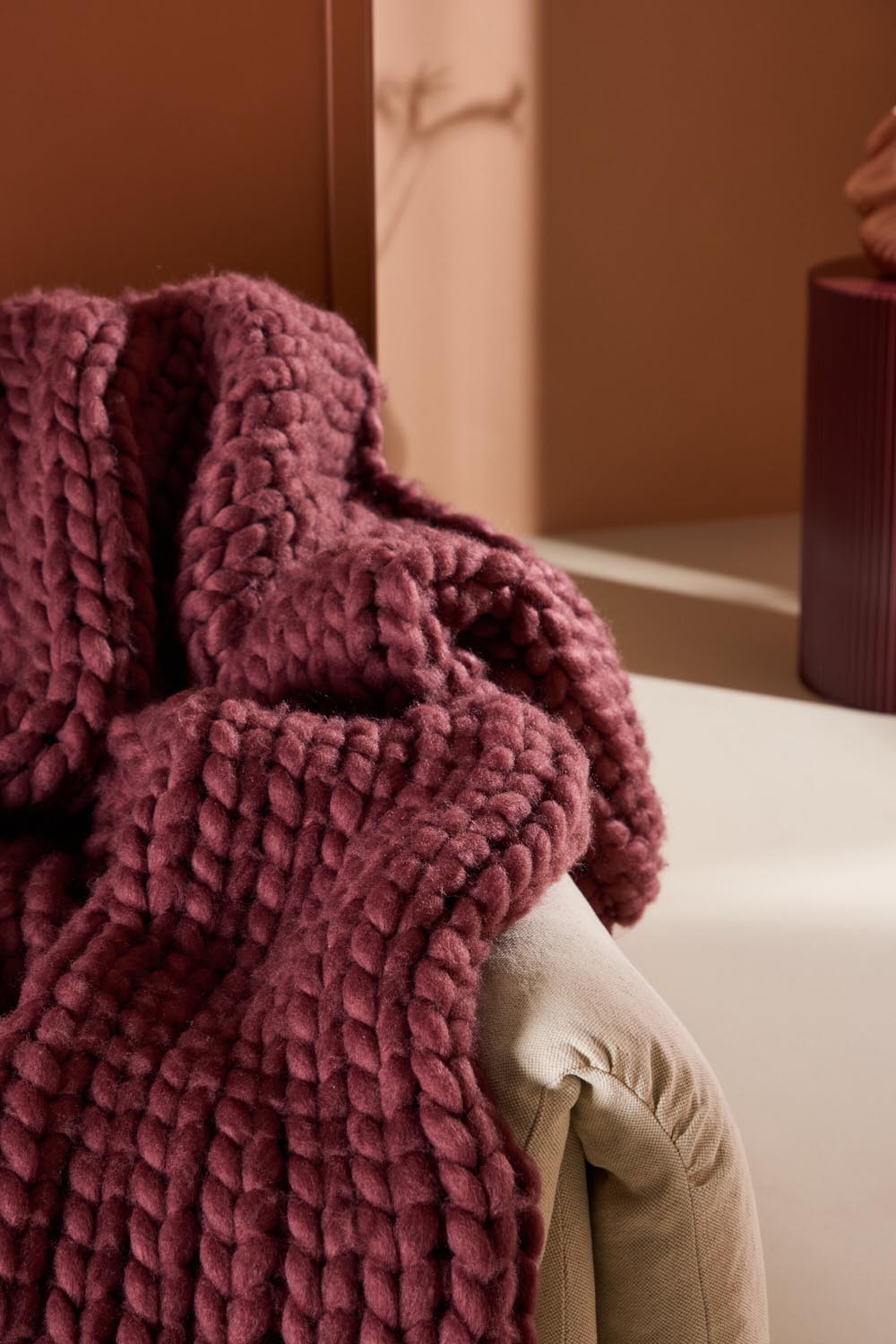 Kate Throw in Burgund präsentiert im Onlineshop von KAQTU Design AG. Wolldecke ist von Venture Home