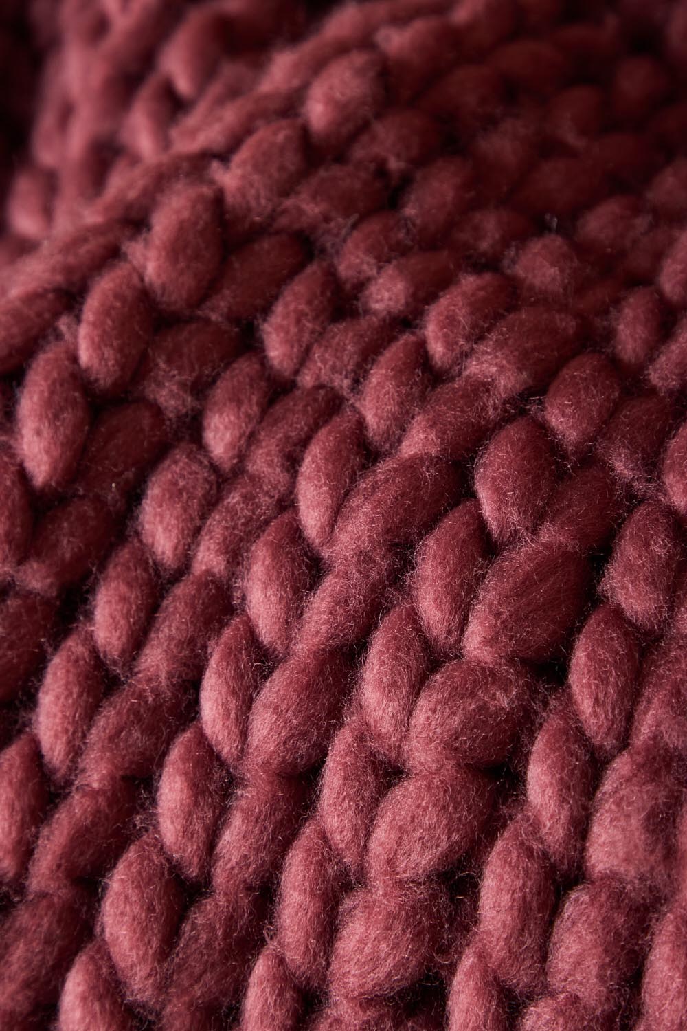 Kate Throw in Burgund präsentiert im Onlineshop von KAQTU Design AG. Wolldecke ist von Venture Home