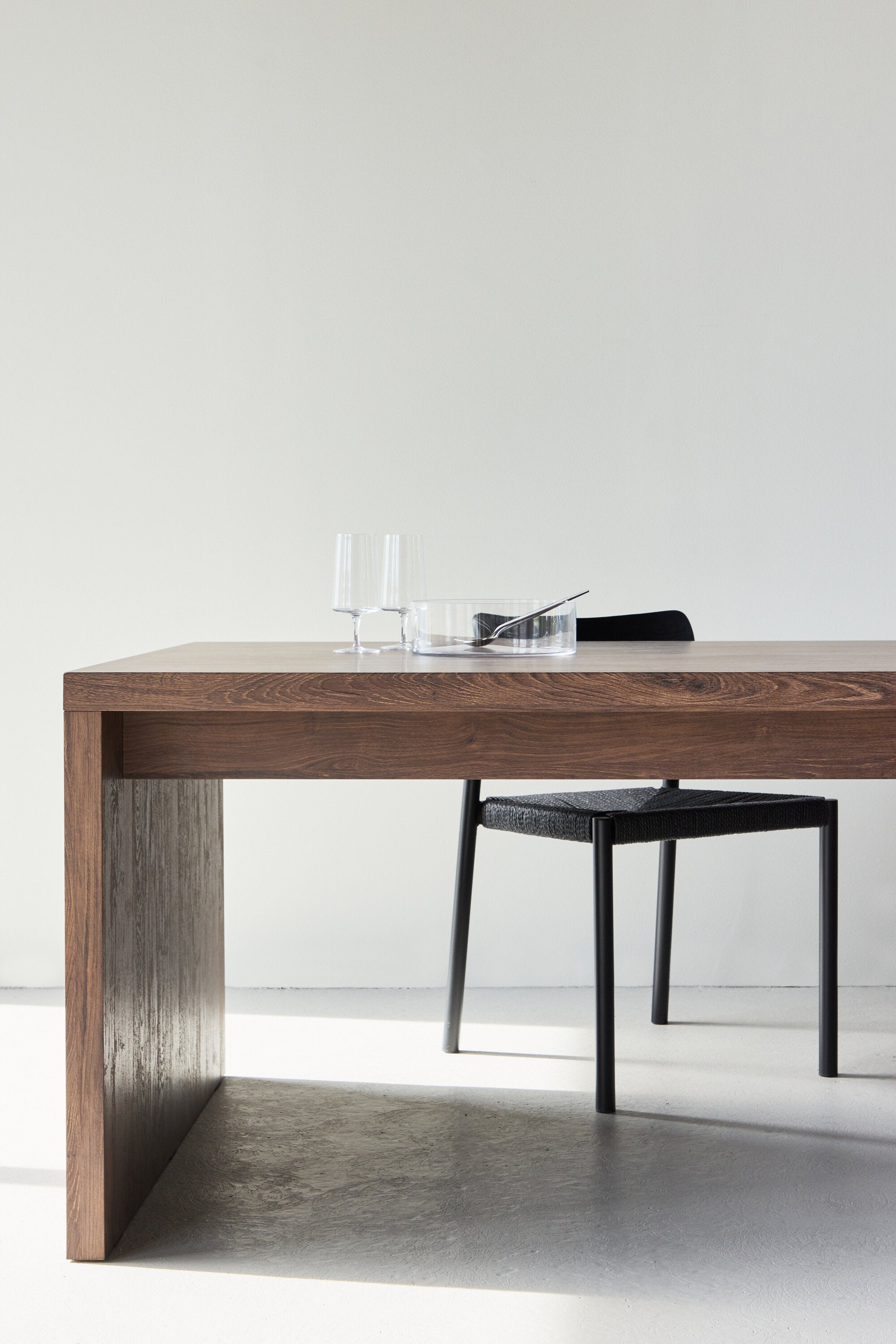 Evone Esstisch in Mokka präsentiert im Onlineshop von KAQTU Design AG. Esstisch ist von Venture Home