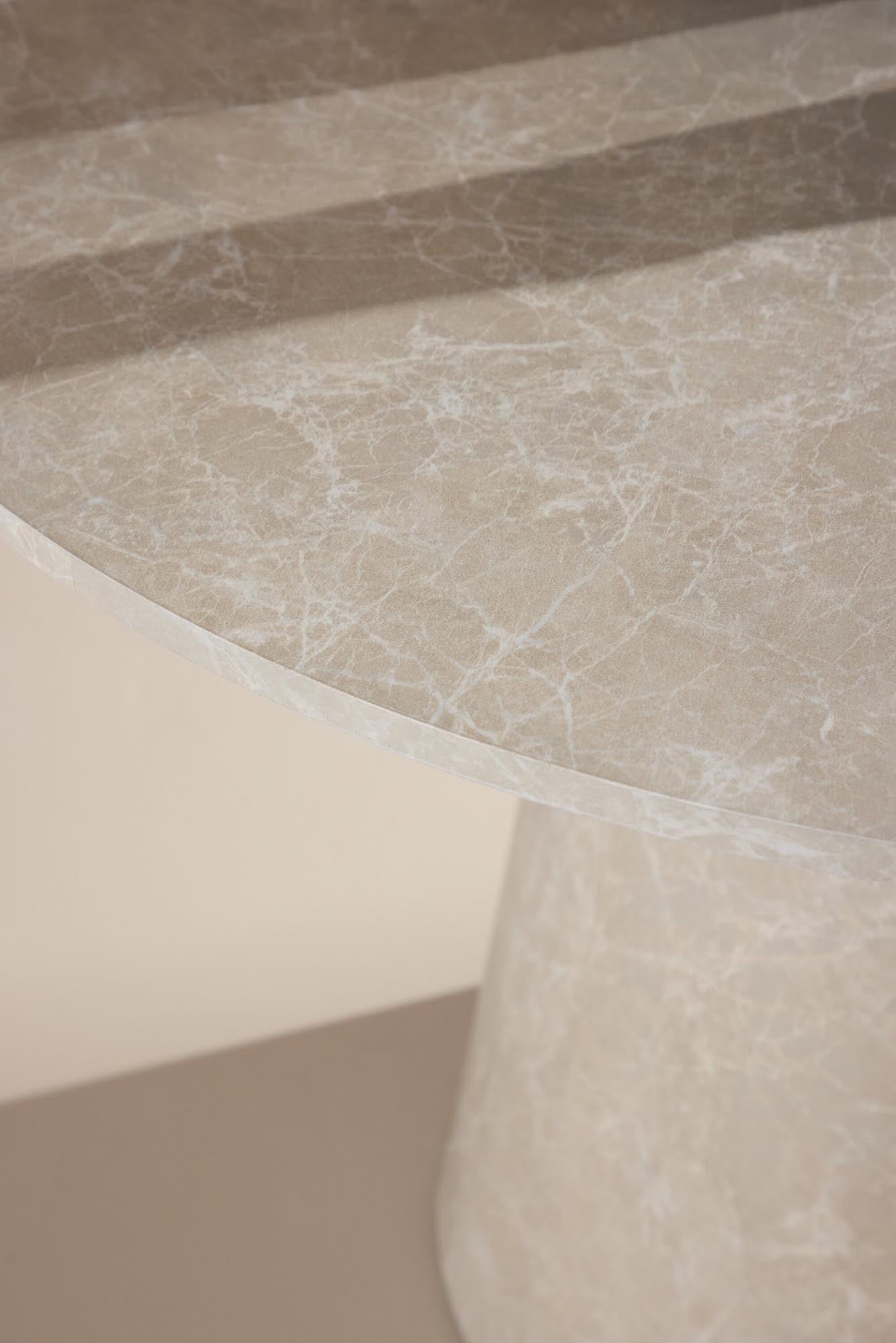 Moderner Lanzo Esstisch von Venture Home, aus hochwertigen Materialien, perfekt für stilvolle und zeitgemässe Essbereiche.