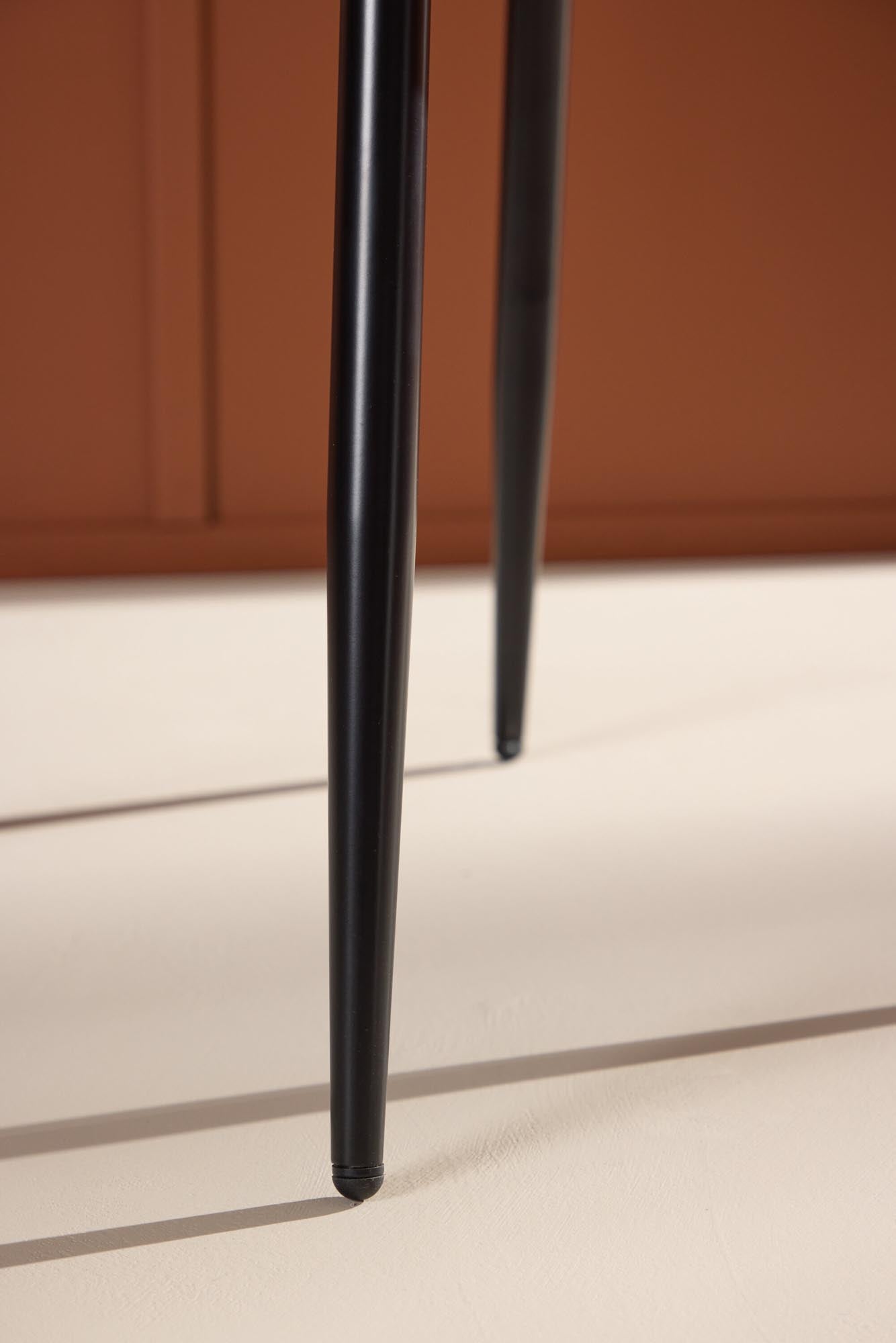 Moderner Nacht Esszimmerstuhl von Venture Home, stilvoll und bequem, ideal für ein elegantes Esszimmer.