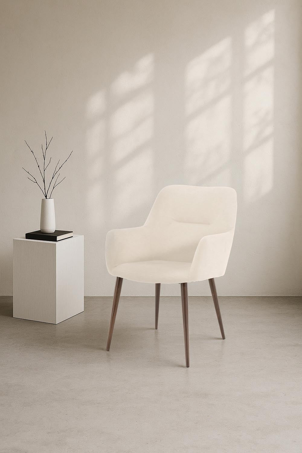 Tomorrow Esszimmerstuhl in Beige präsentiert im Onlineshop von KAQTU Design AG. Stuhl mit Armlehne ist von Venture Home
