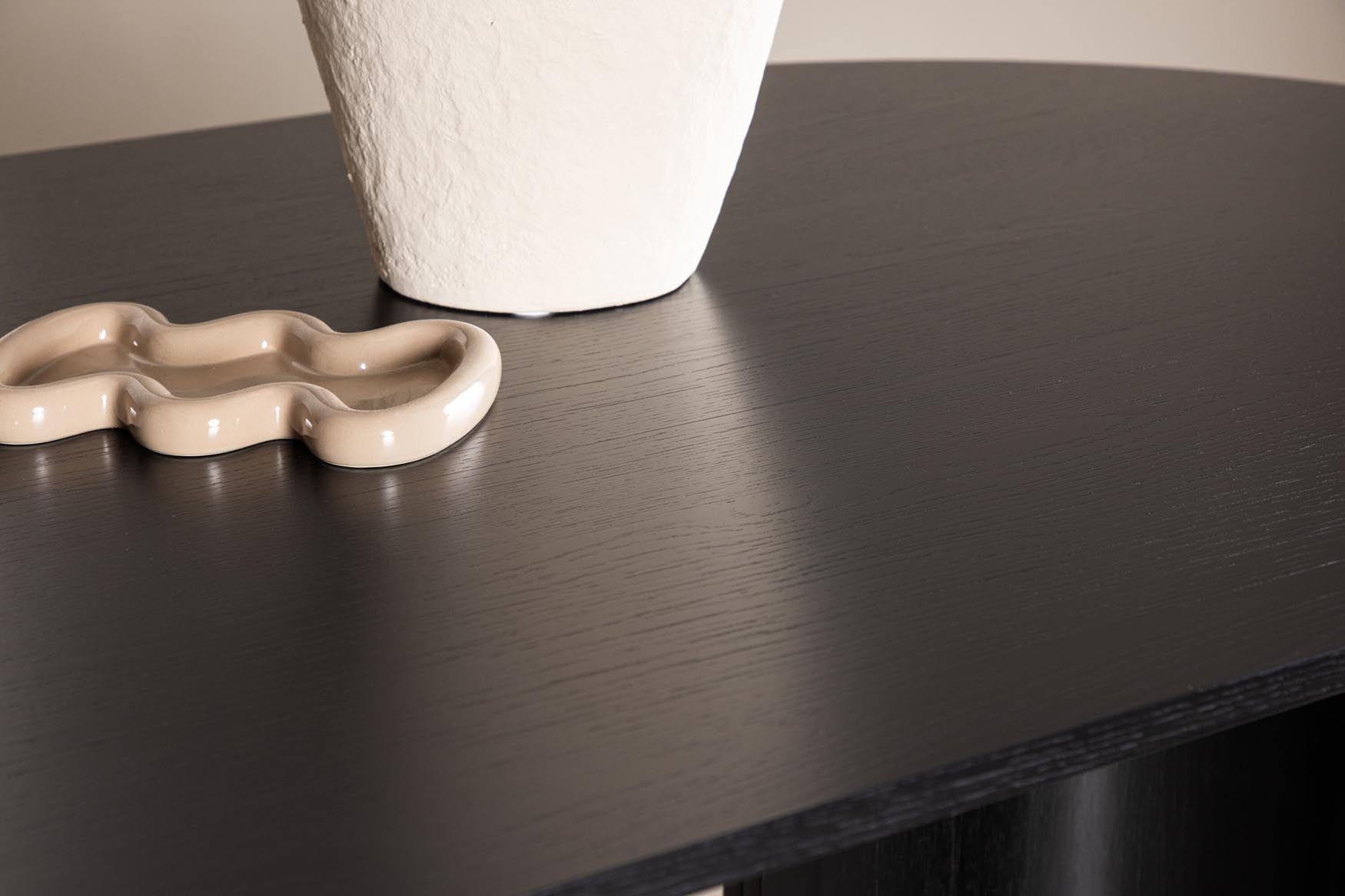 Eleganter Tyresö Esstisch von Vind: 100x220 cm, perfekt für gesellige Zusammenkünfte und stilvolle Esszimmergestaltung.