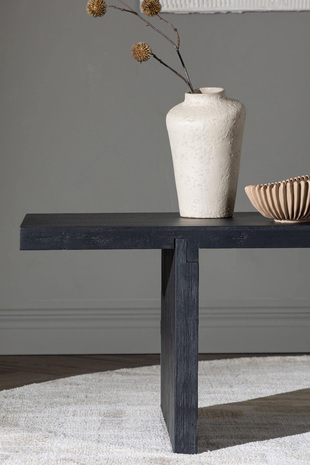 Yakunik Beistelltisch in Schwarz präsentiert im Onlineshop von KAQTU Design AG. Beistelltisch ist von Venture Home