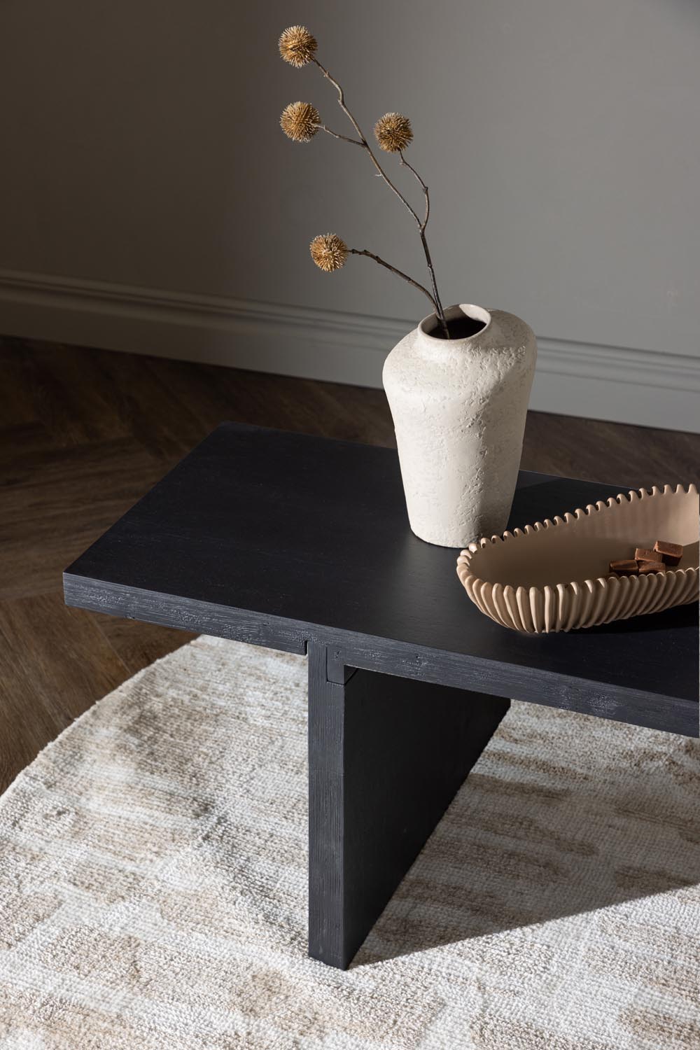 Yakunik Beistelltisch in Schwarz präsentiert im Onlineshop von KAQTU Design AG. Beistelltisch ist von Venture Home