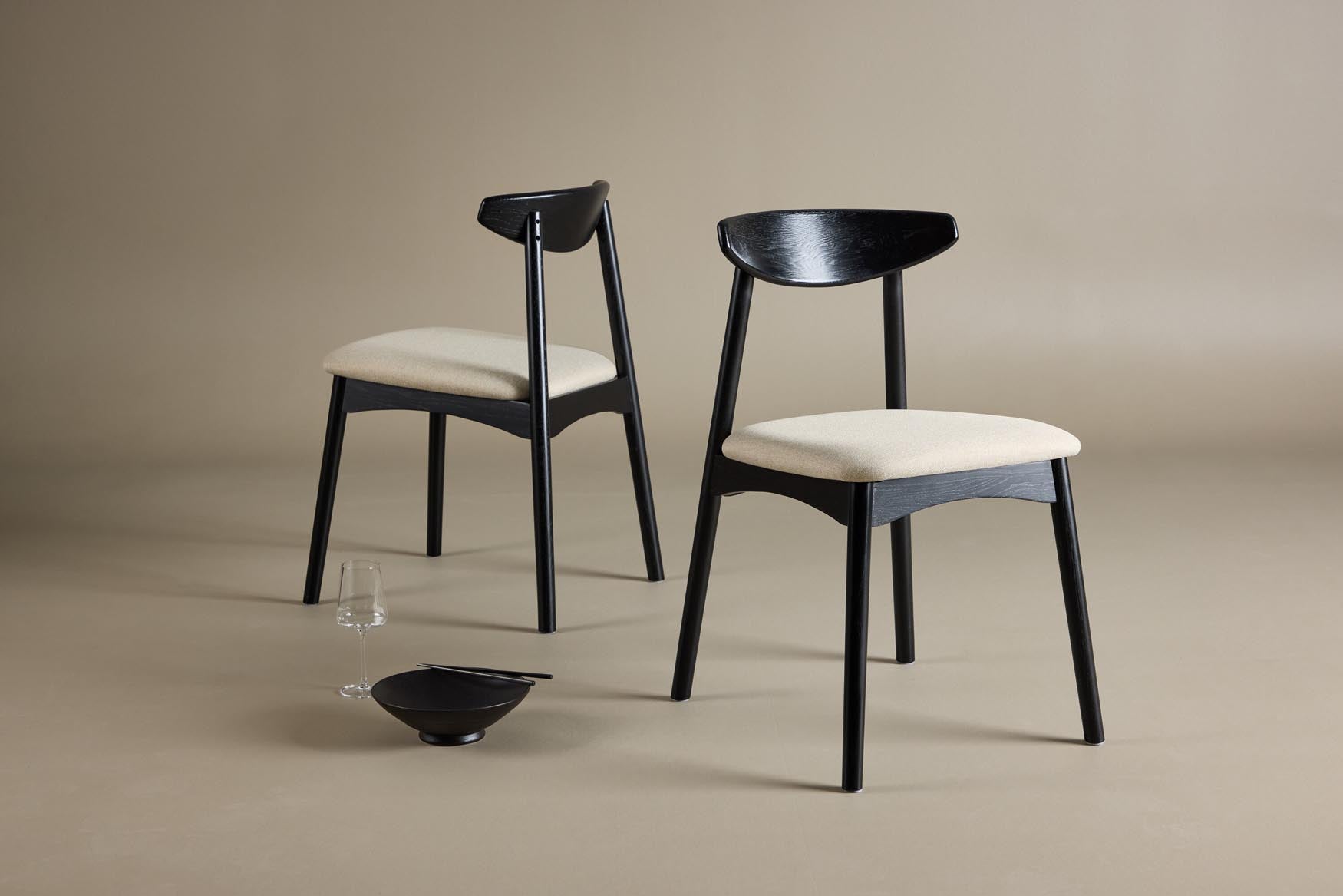 Ven Stuhl in Black präsentiert im Onlineshop von KAQTU Design AG. Esstisch ist von Vind