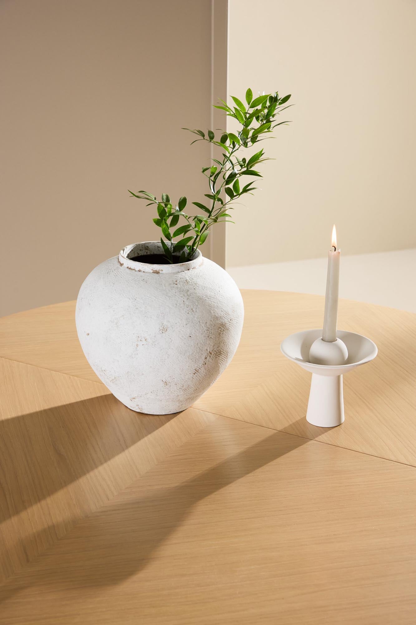 Rechteckiger Esstisch Strada von Venture Home, modern und elegant, perfekt für Esszimmer oder Küche, langlebig und stilvoll.