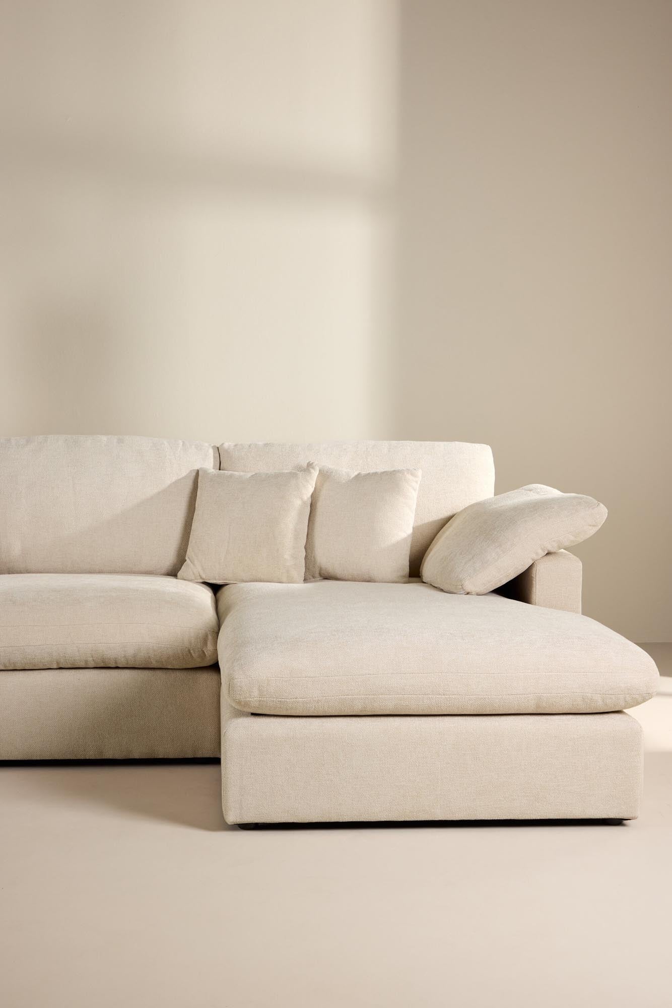 Das Amalfi Ecksofa von Vind kombiniert zeitgemässes Design mit Komfort, ideal für elegante und einladende Wohnbereiche.