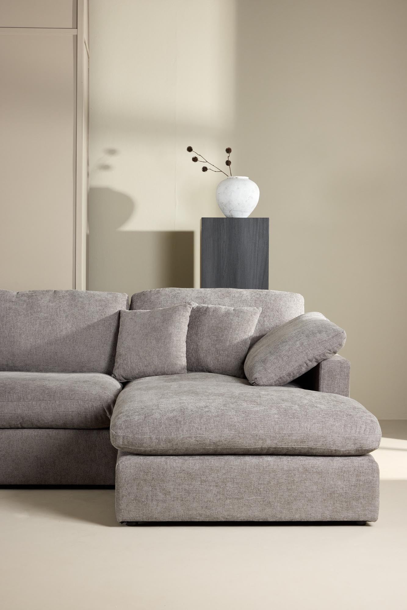 Das Amalfi Ecksofa von Vind bietet elegantes Design und hohen Komfort, perfekt für moderne und gemütliche Wohnräume.