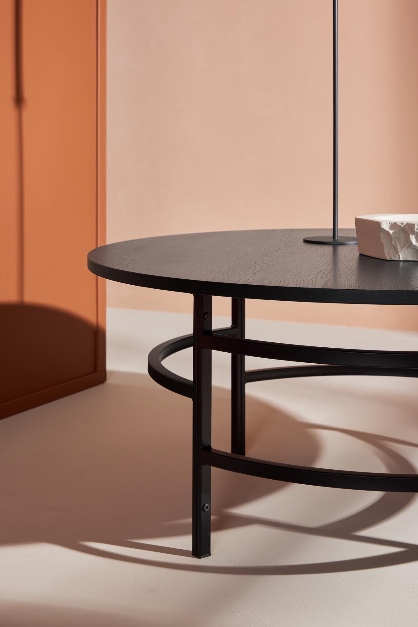 Moderner Sofatisch im skandinavischen Design, gefertigt aus hochwertigen Materialien, ideal für stilvolle Wohnräume.