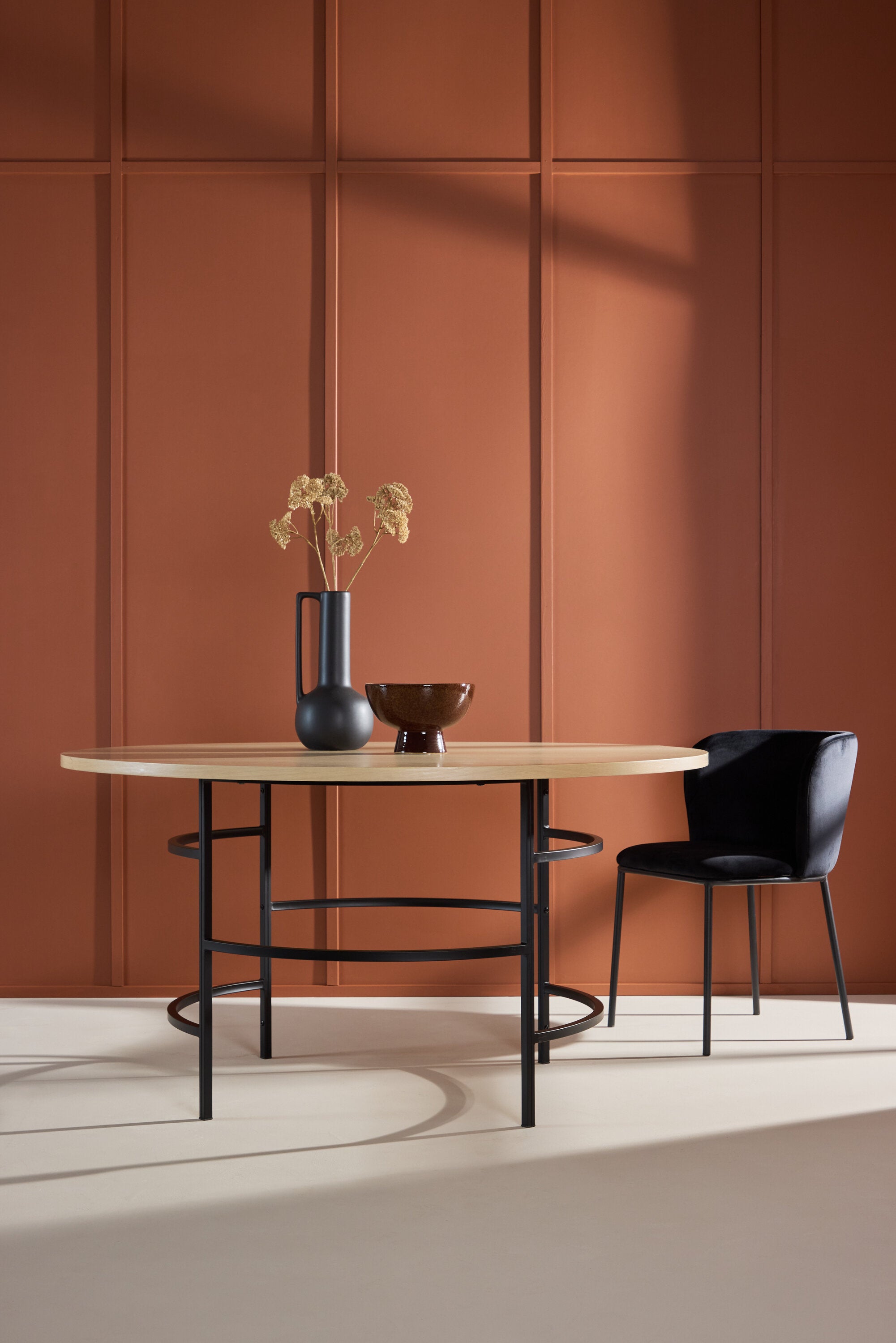 Copenhagen Esstisch in Whitewash/Schwarz präsentiert im Onlineshop von KAQTU Design AG. Esstisch ist von Venture Home