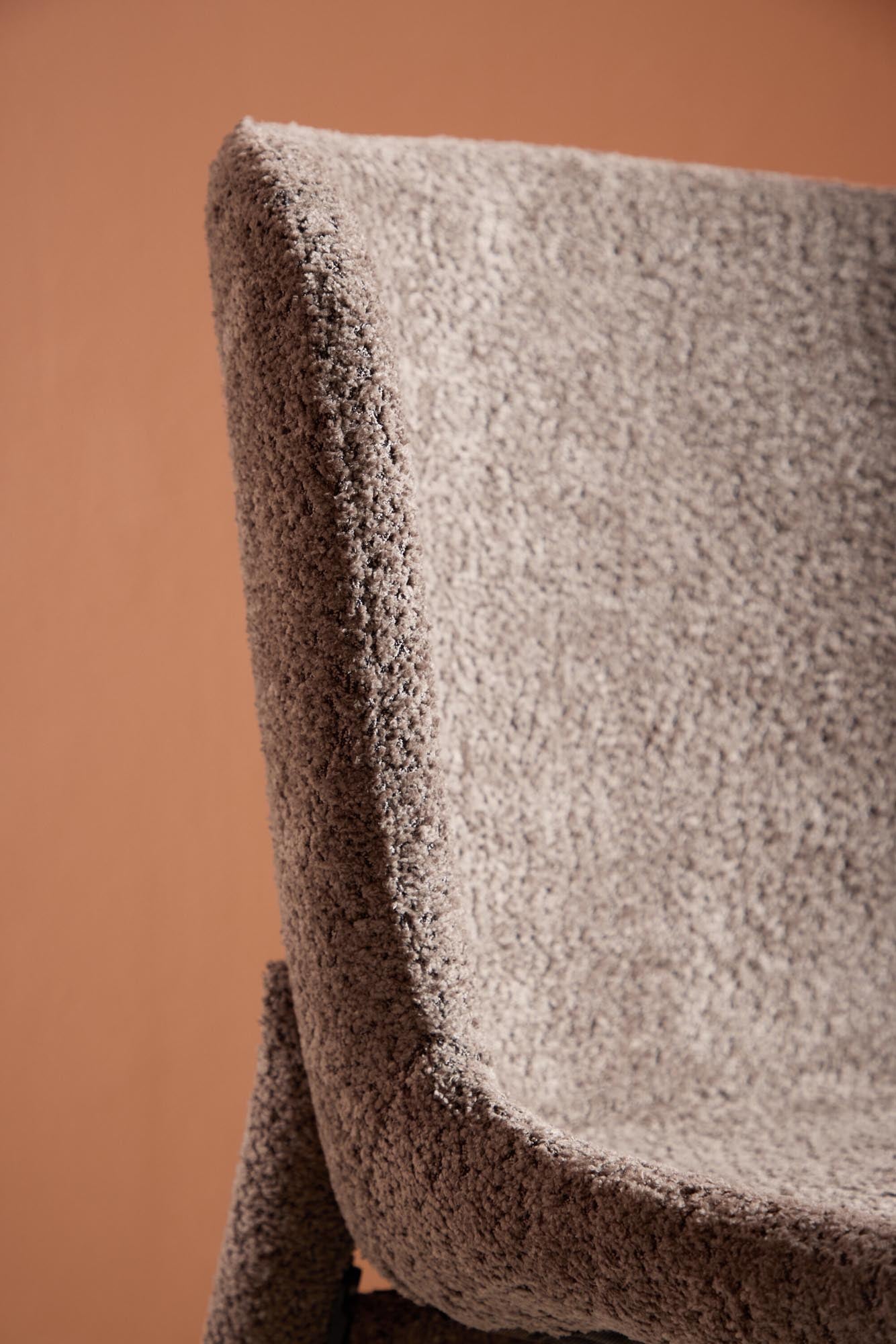 Astoria Esszimmerstuhl von Venture Home: Elegantes Design, komfortabel gepolstert, perfekt für zeitgemässe Esszimmer.