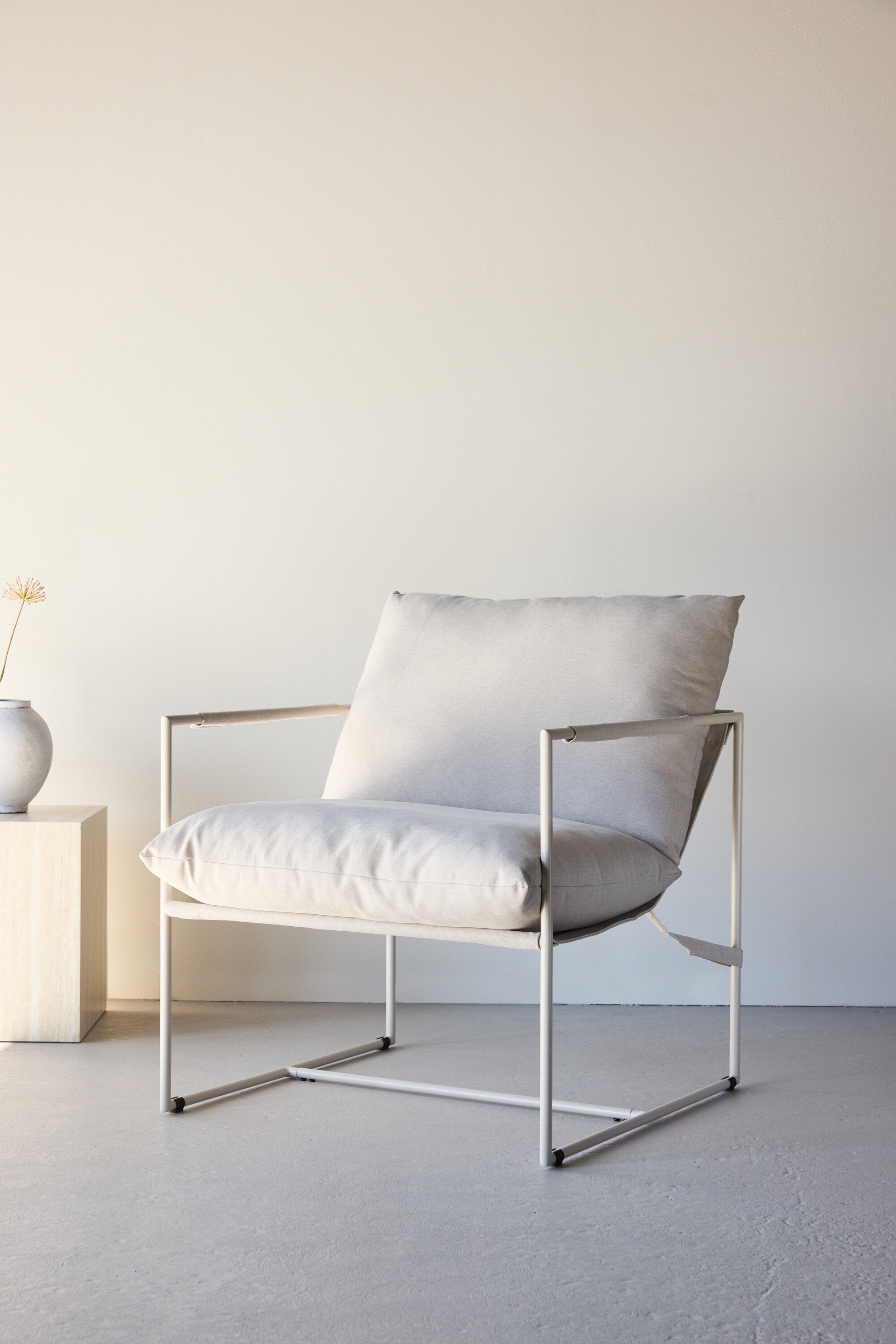 Joline Sessel in Beige präsentiert im Onlineshop von KAQTU Design AG. Sessel mit Armlehnen ist von Venture Home