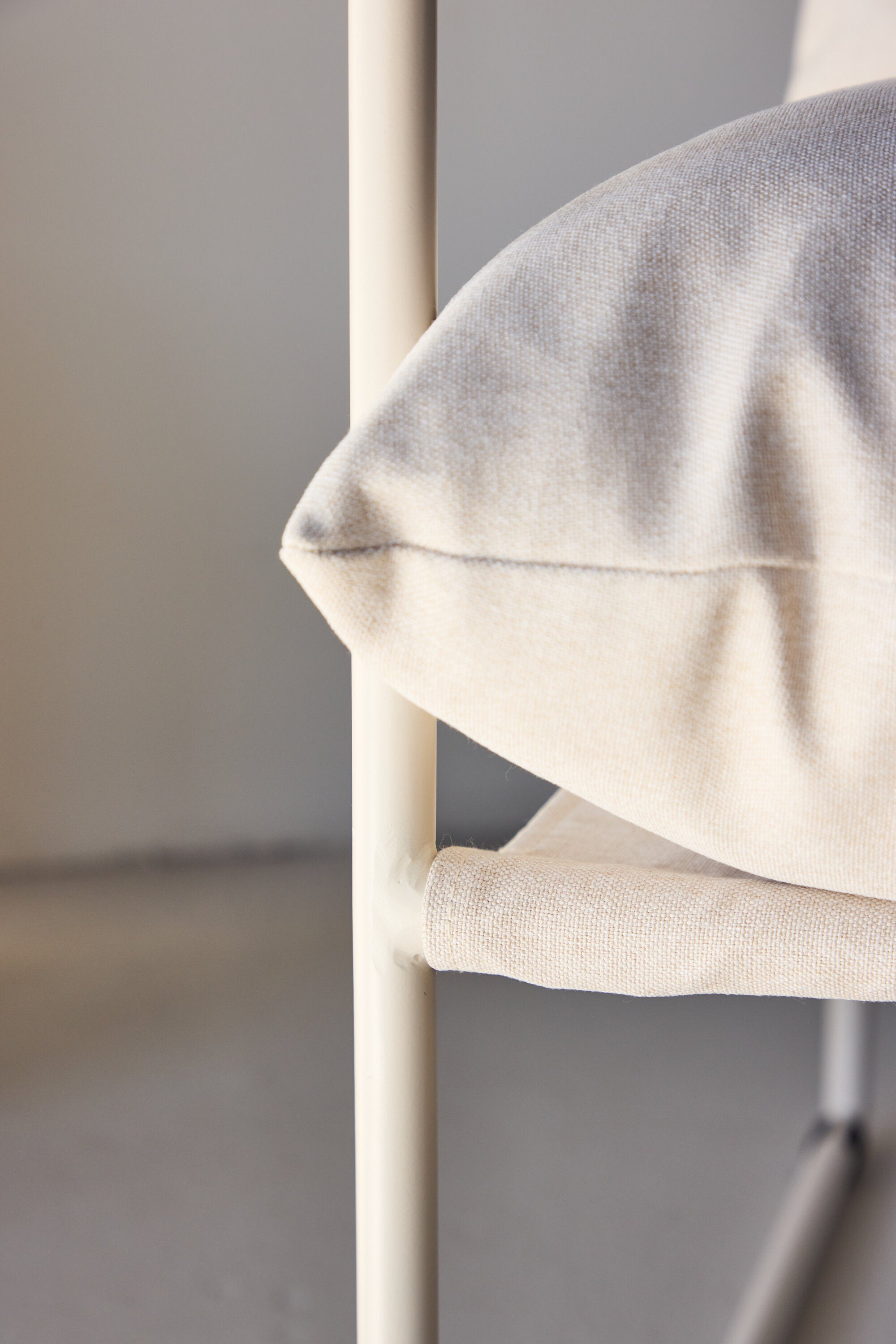 Joline Sessel in Beige präsentiert im Onlineshop von KAQTU Design AG. Sessel mit Armlehnen ist von Venture Home