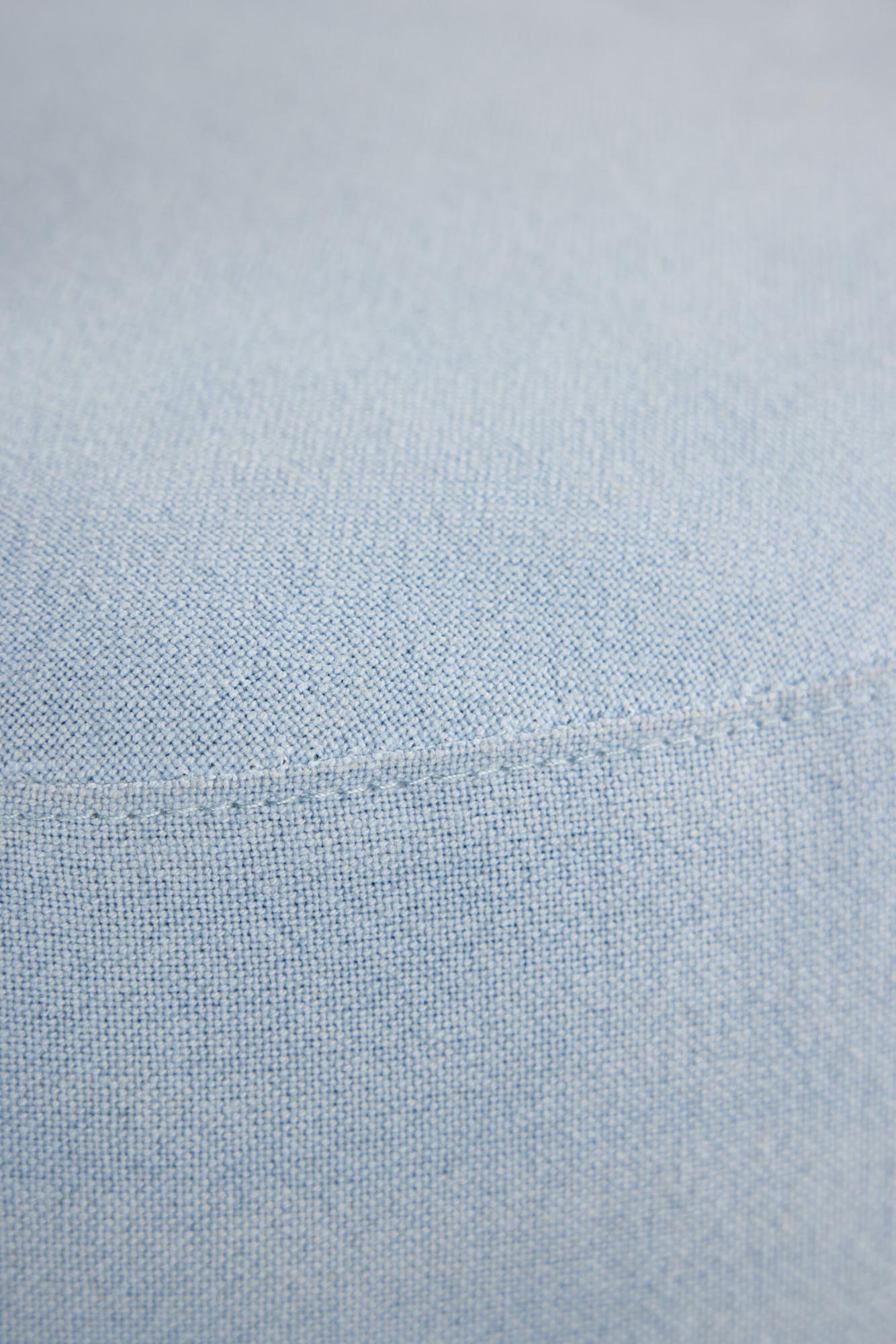 Eleganter Bobbo Sessel von Venture Home, vereint modernes Design mit Komfort, perfekt für Wohn- und Arbeitsräume.