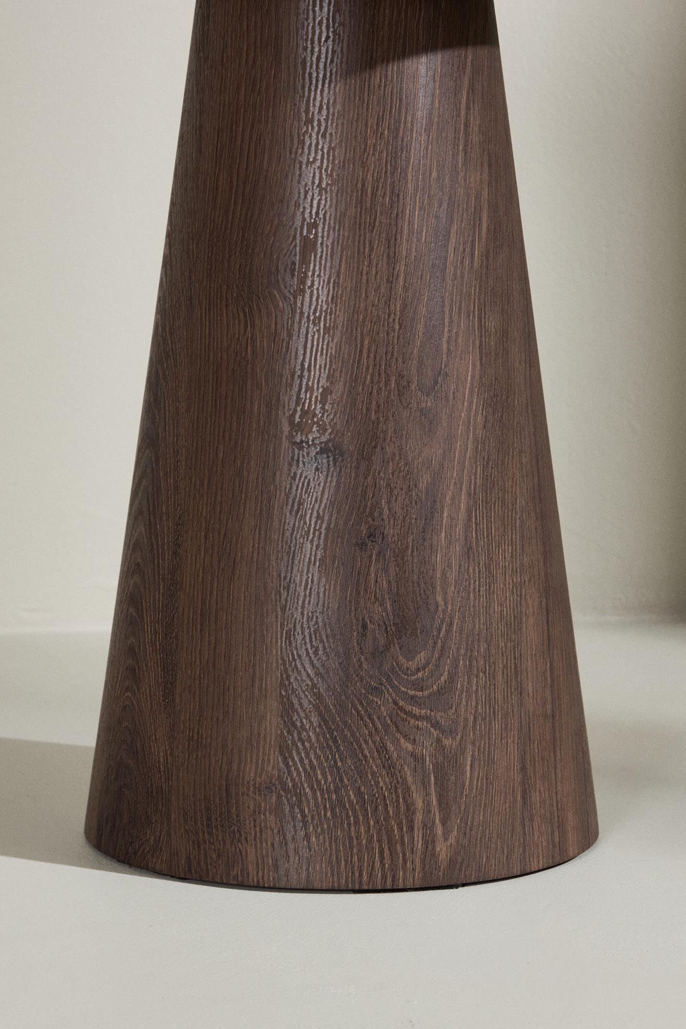 Eleganter Lanzo Beistelltisch φ35 von Venture Home, perfekt für moderne Wohnräume, kombiniert Stil und praktische Nutzung.