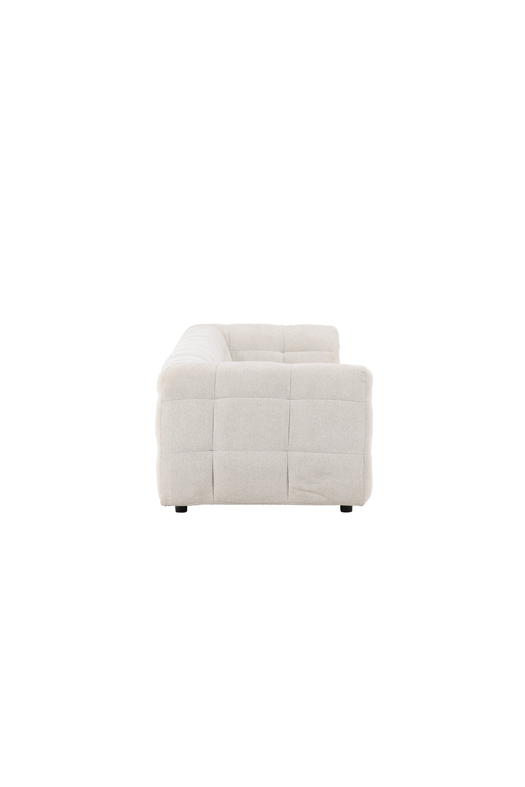 Das Malou 3-Sitzer Sofa von Venture Home kombiniert modernes Design mit Komfort und verleiht Ihrem Wohnzimmer eine stilvolle Note.