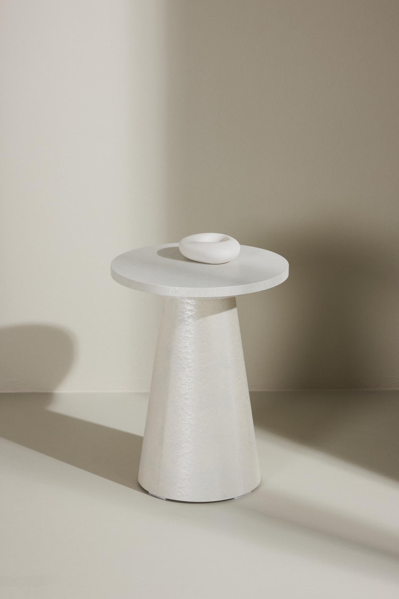 Moderner Lanzo Beistelltisch φ35 von Venture Home, ideal für stilvolle Wohnräume, kompakt und vielseitig einsetzbar.