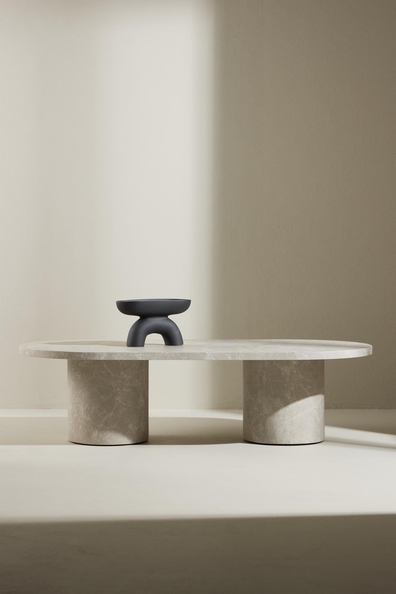 Moderner Sofatisch Narvik von Venture Home, mit stilvollem Design und praktischer Funktionalität für Ihr Wohnzimmer.